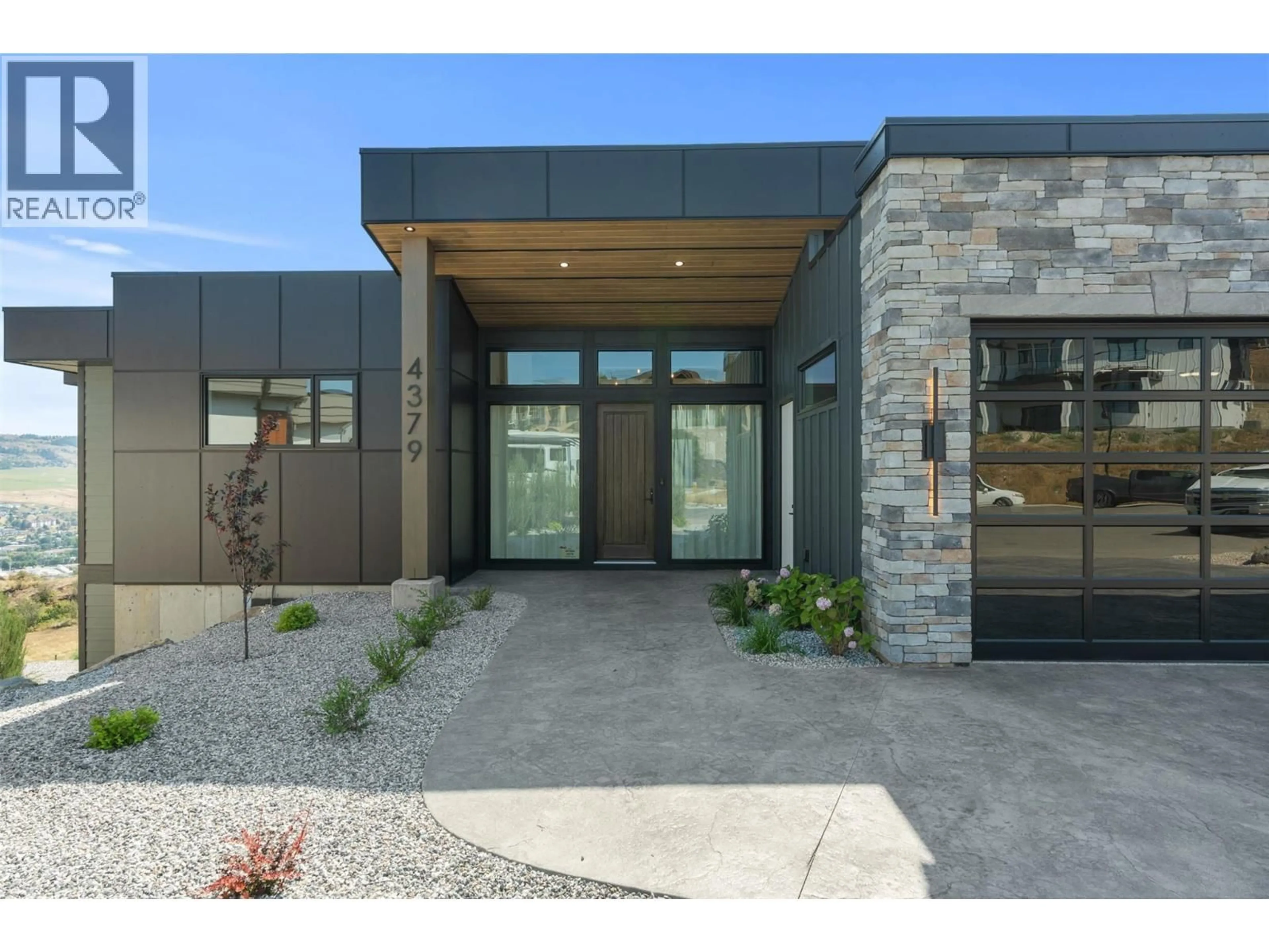 Indoor entryway for 4379 PAINTED TURTLE DRIVE, Vernon British Columbia V1T9W4