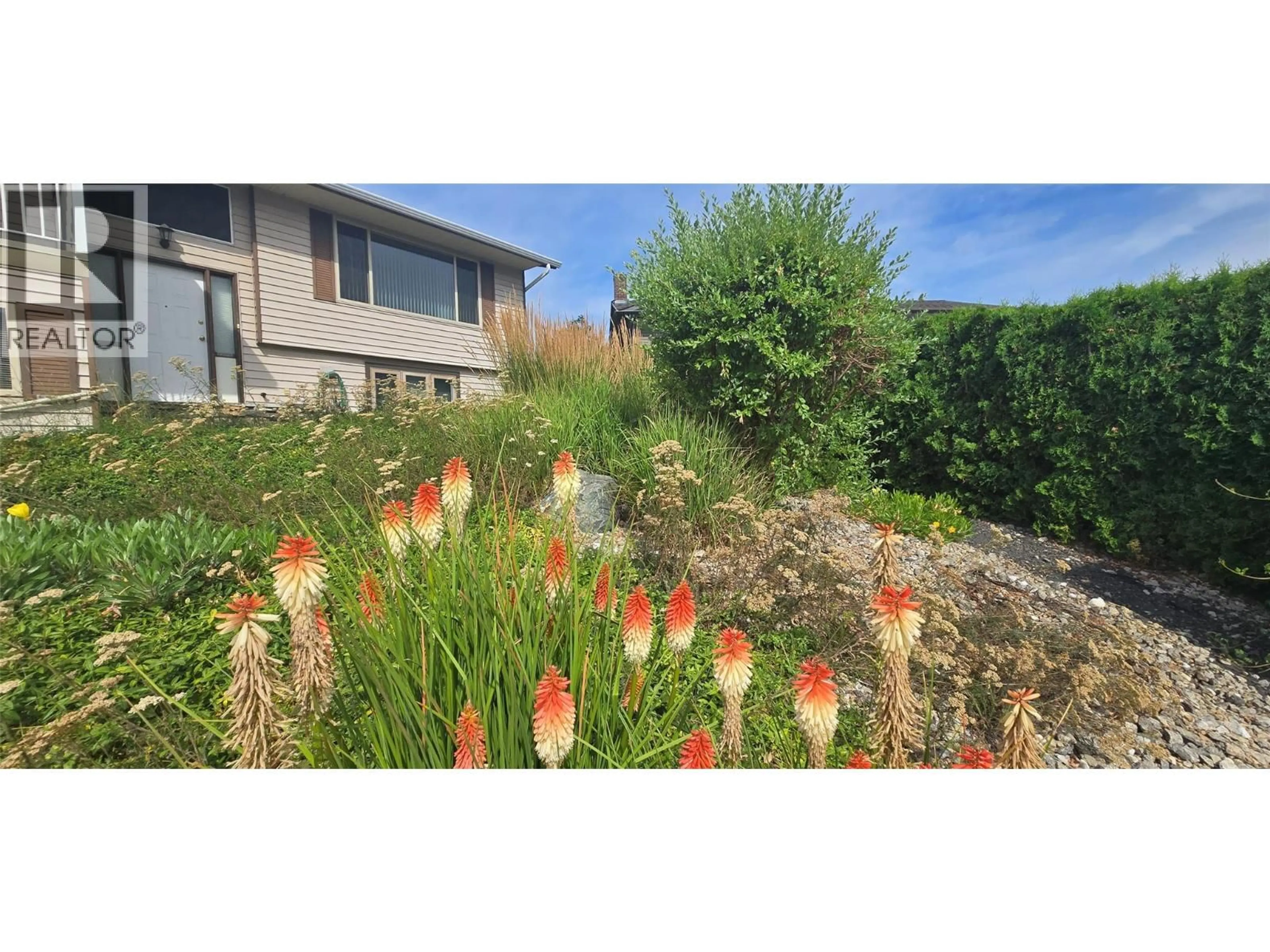 A pic from outside/outdoor area/front of a property/back of a property/a pic from drone, unknown for 20 SANTA ROSA PLACE, Osoyoos British Columbia V0H1V2