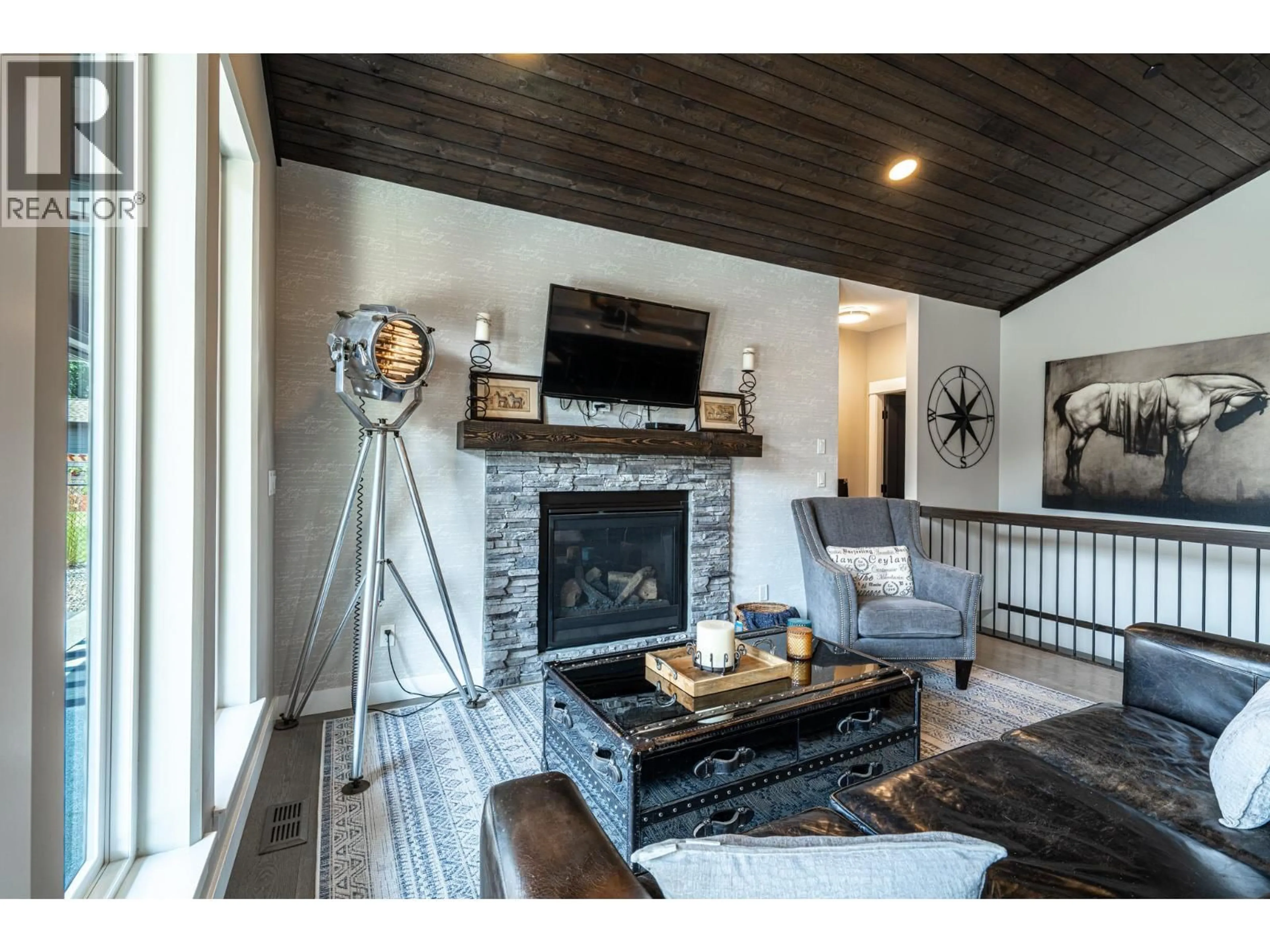 Living room with furniture, unknown for 5 - 2444 YORK AVENUE, Armstrong British Columbia V4Y0A3
