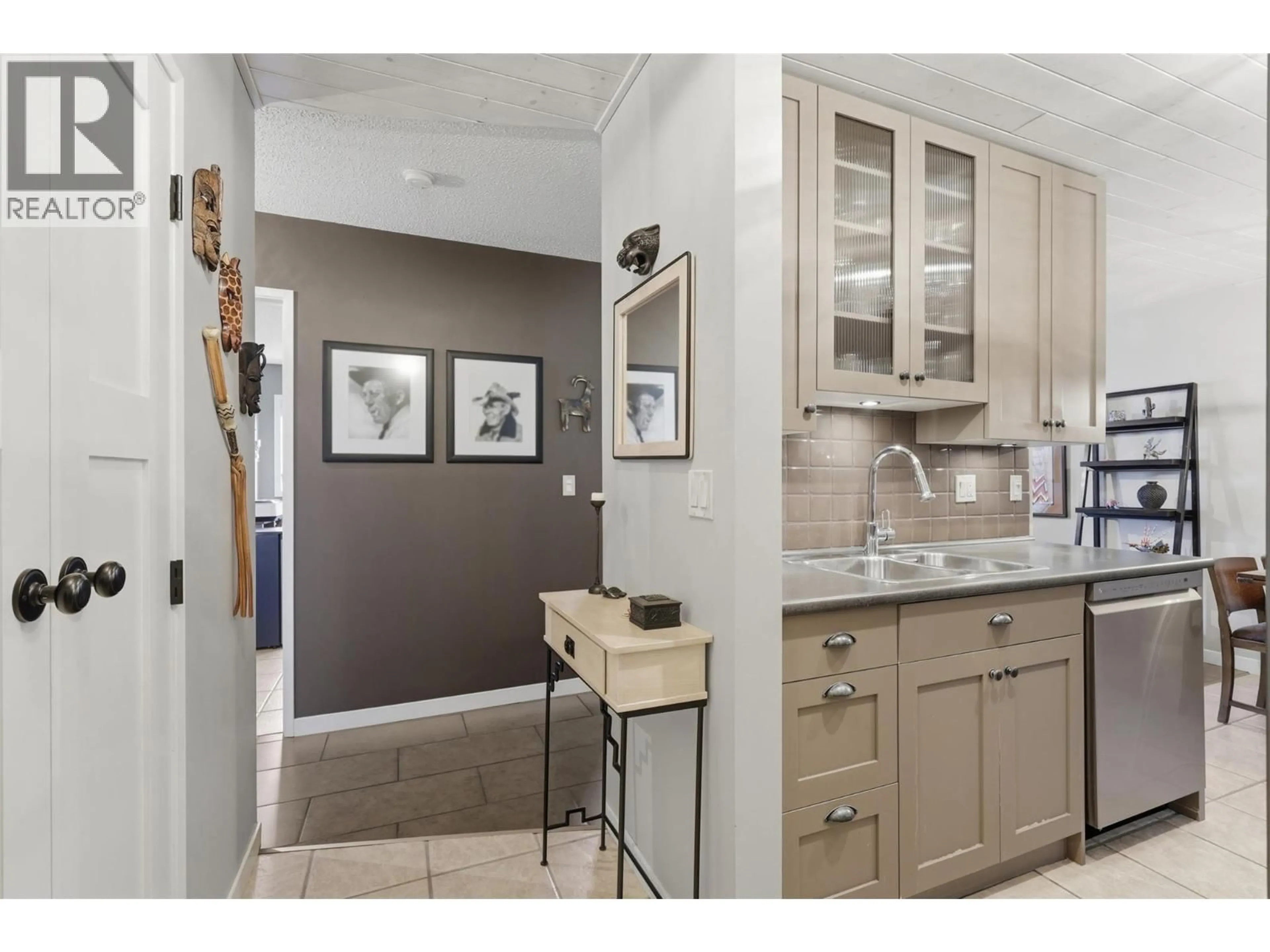 Open concept kitchen, ceramic/tile floor for 35 - 1810 SUMMIT DRIVE, Kamloops British Columbia V2E2C7