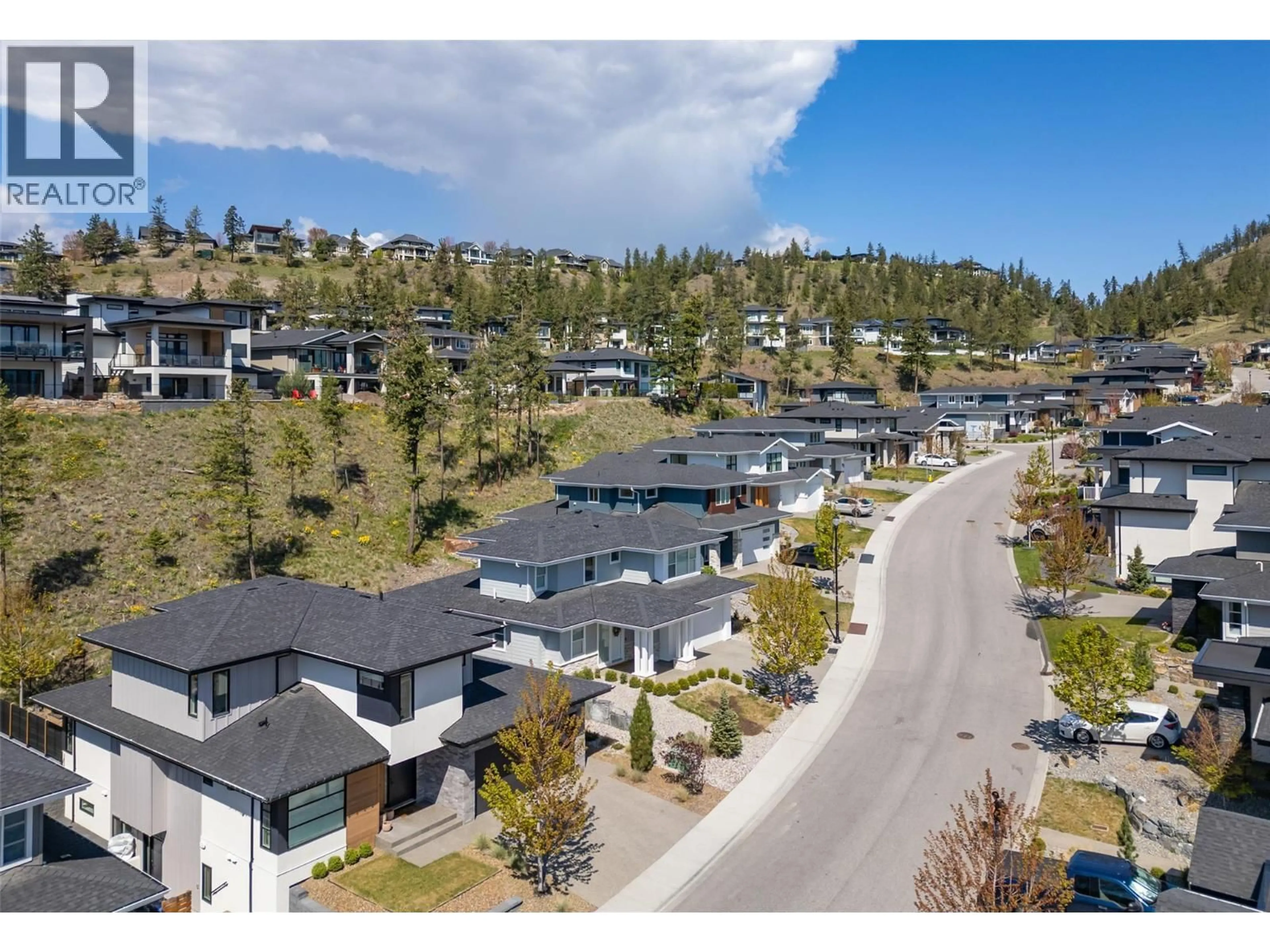 A pic from outside/outdoor area/front of a property/back of a property/a pic from drone, street for 206 ECHO RIDGE, Kelowna British Columbia V1V0C9