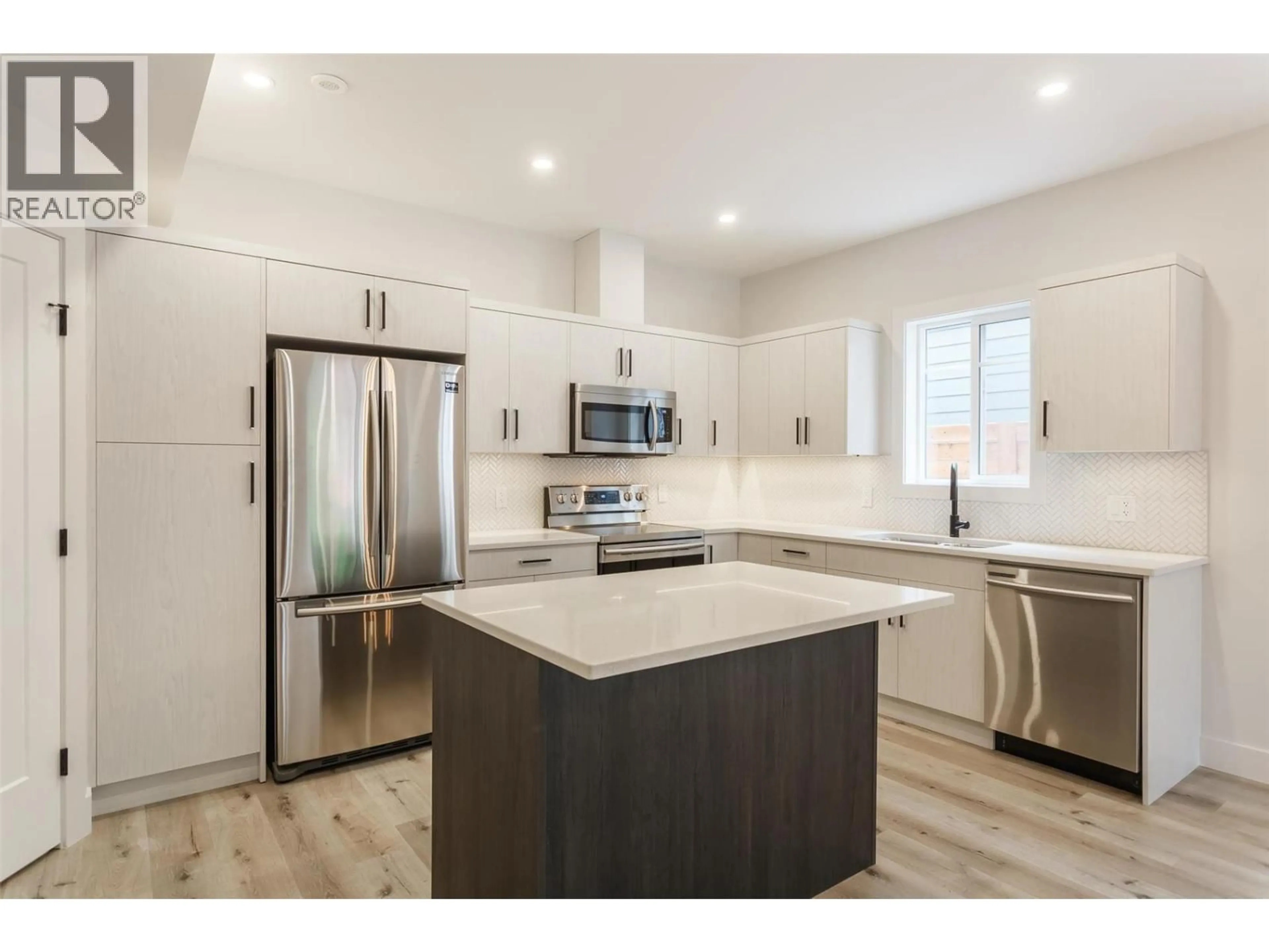 Open concept kitchen, unknown for 949 STOCKWELL AVENUE, Kelowna British Columbia V1Y6W3