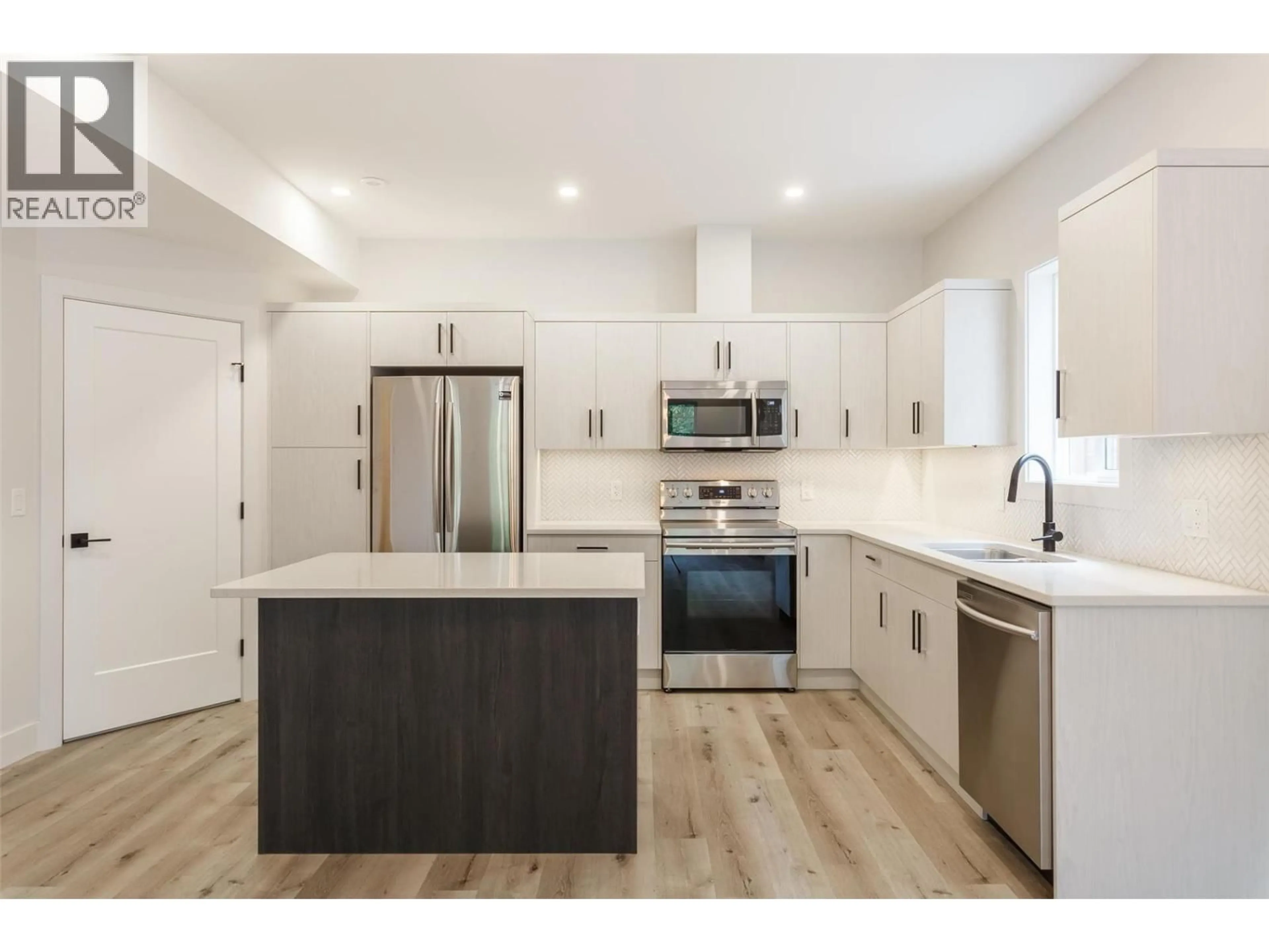 Open concept kitchen, unknown for 949 STOCKWELL AVENUE, Kelowna British Columbia V1Y6W3