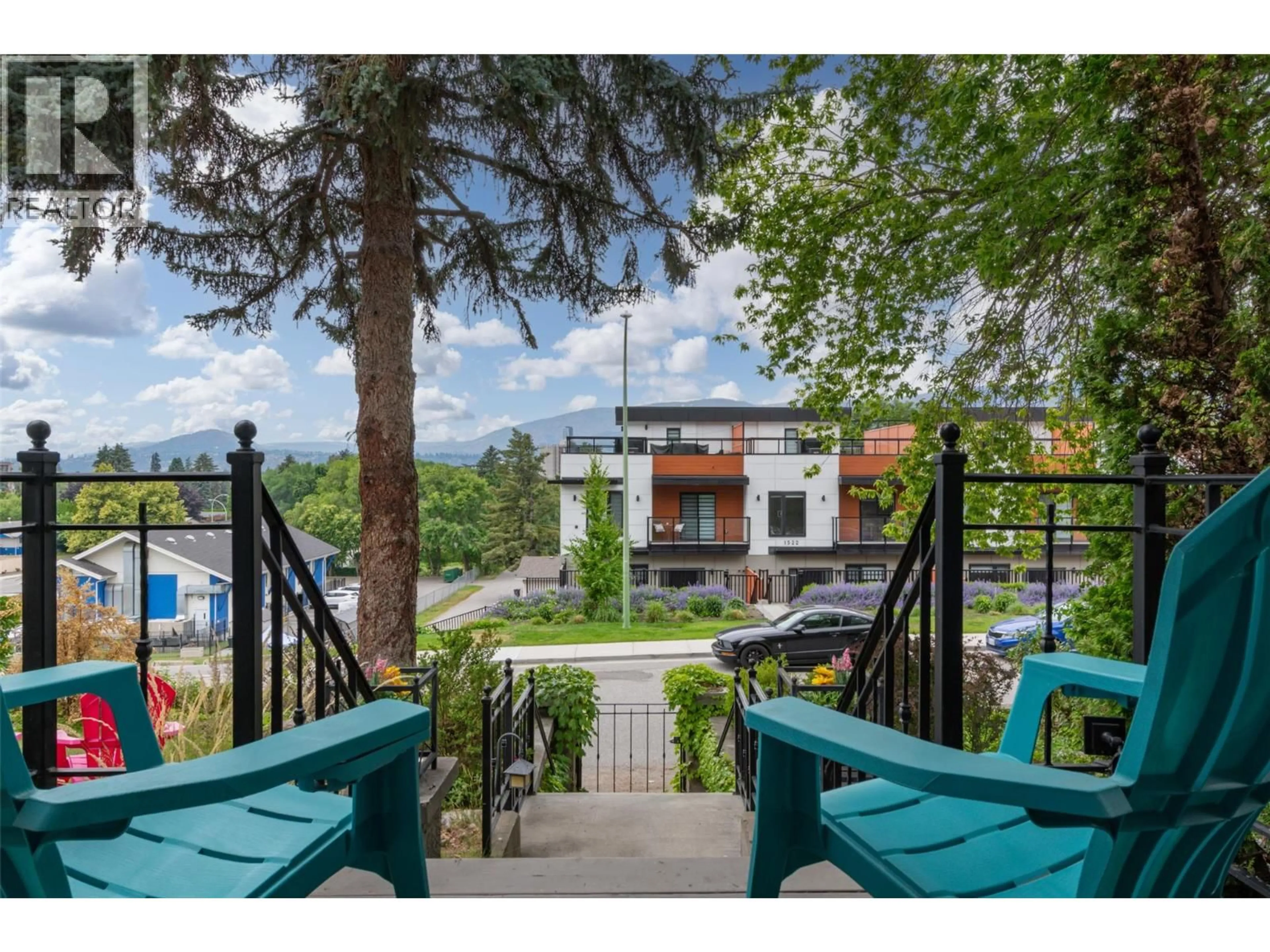Patio, mountain view for 1537 LAKEVIEW STREET, Kelowna British Columbia V1Y6N1