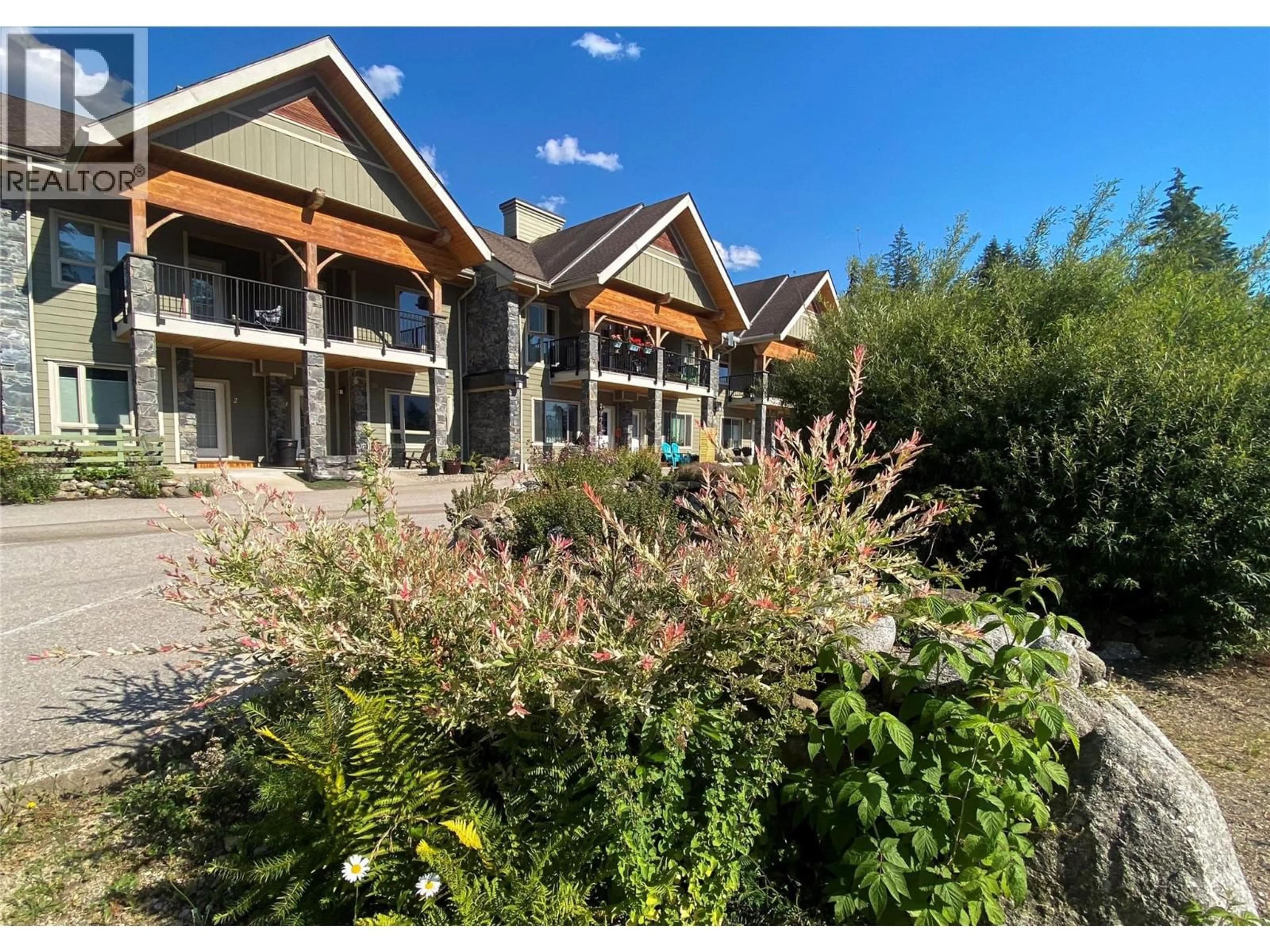 A pic from outside/outdoor area/front of a property/back of a property/a pic from drone, mountain view for 4 - 912 SLOCAN STREET, Slocan British Columbia V0G2C0