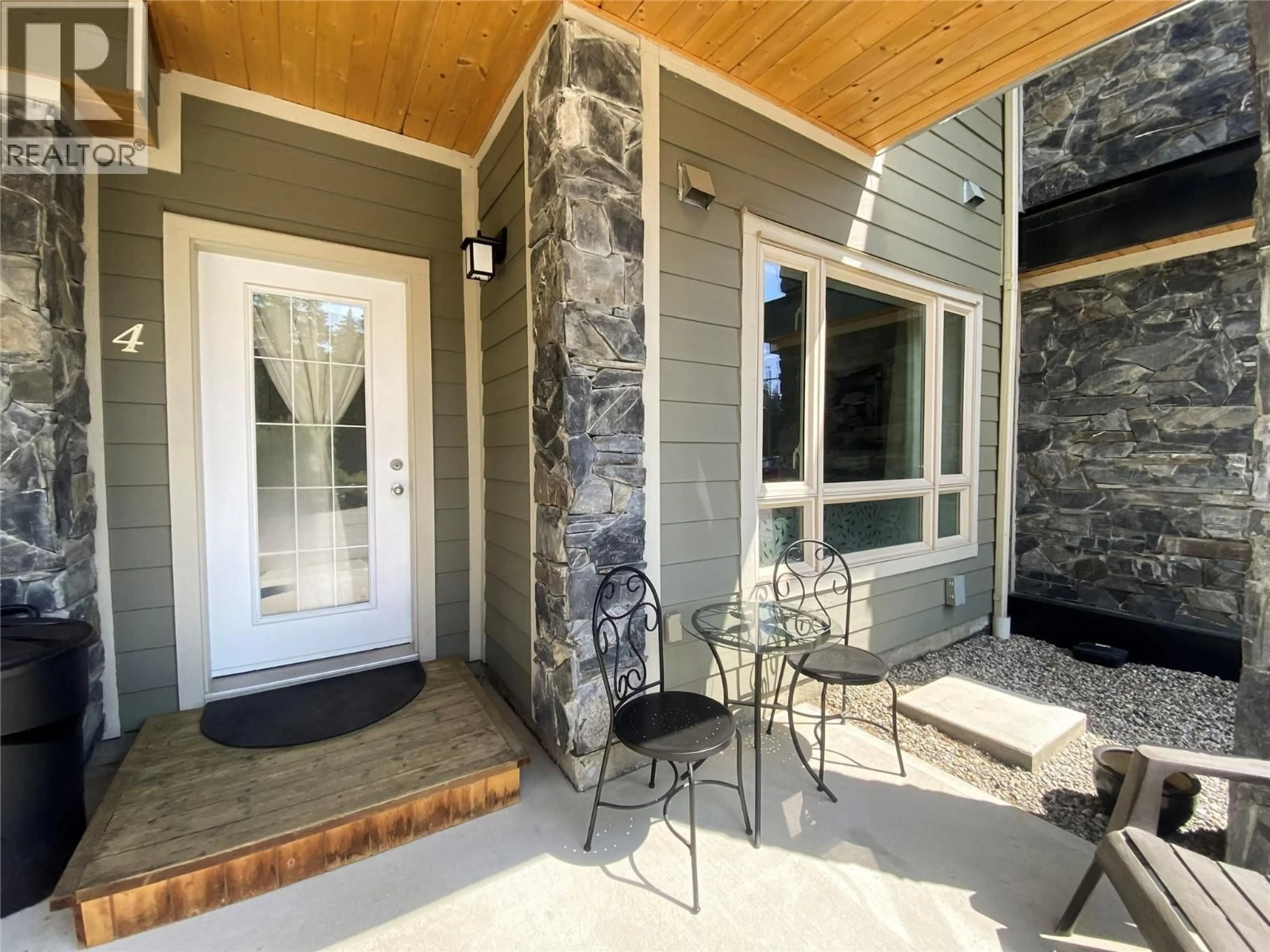 Indoor entryway for 4 - 912 SLOCAN STREET, Slocan British Columbia V0G2C0