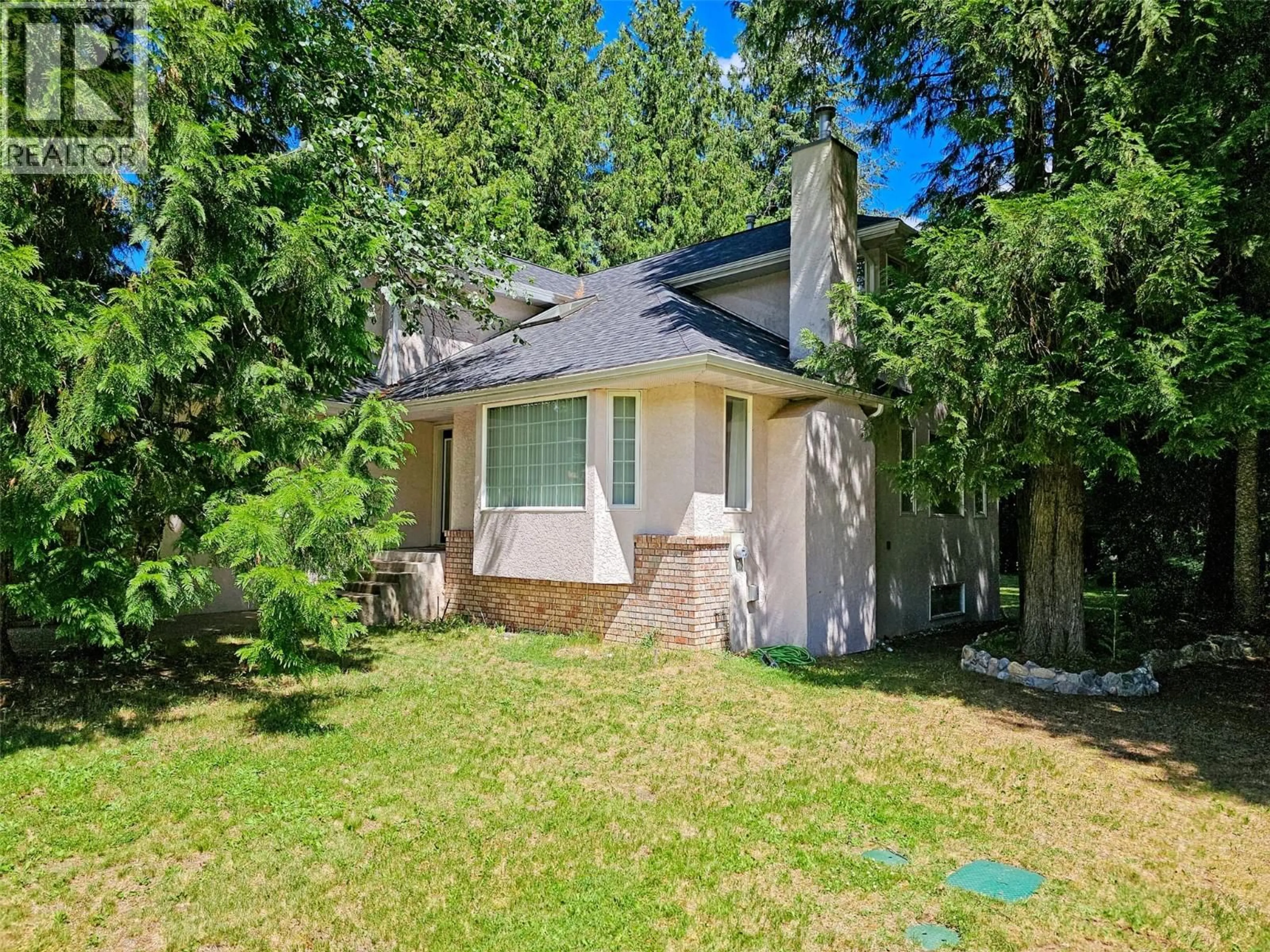 A pic from outside/outdoor area/front of a property/back of a property/a pic from drone, street for 1325 FOREST ROAD, Castlegar British Columbia V1N3Y5