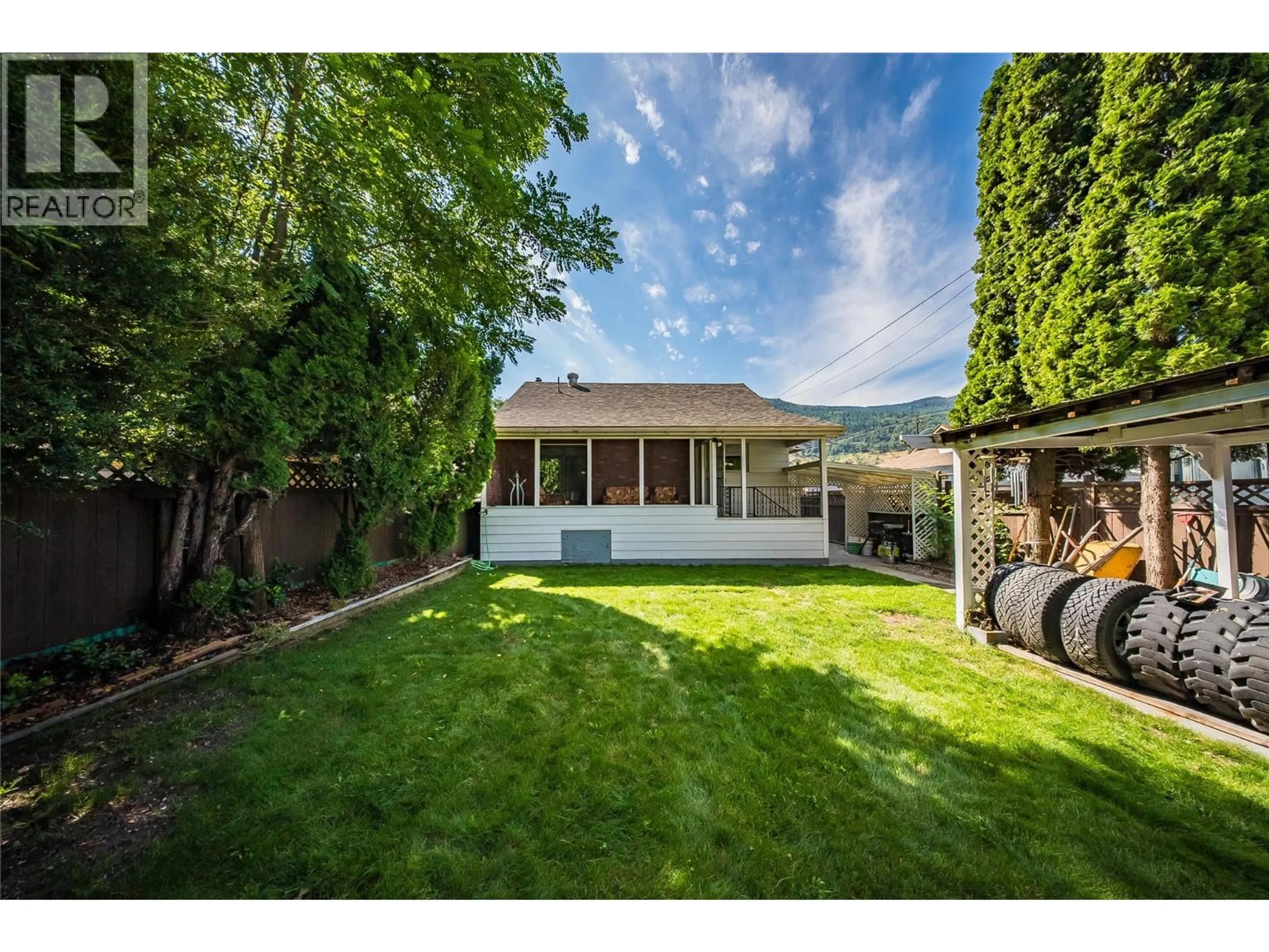 A pic from outside/outdoor area/front of a property/back of a property/a pic from drone, unknown for 1683 BAILEY STREET, Trail British Columbia V1R1W5
