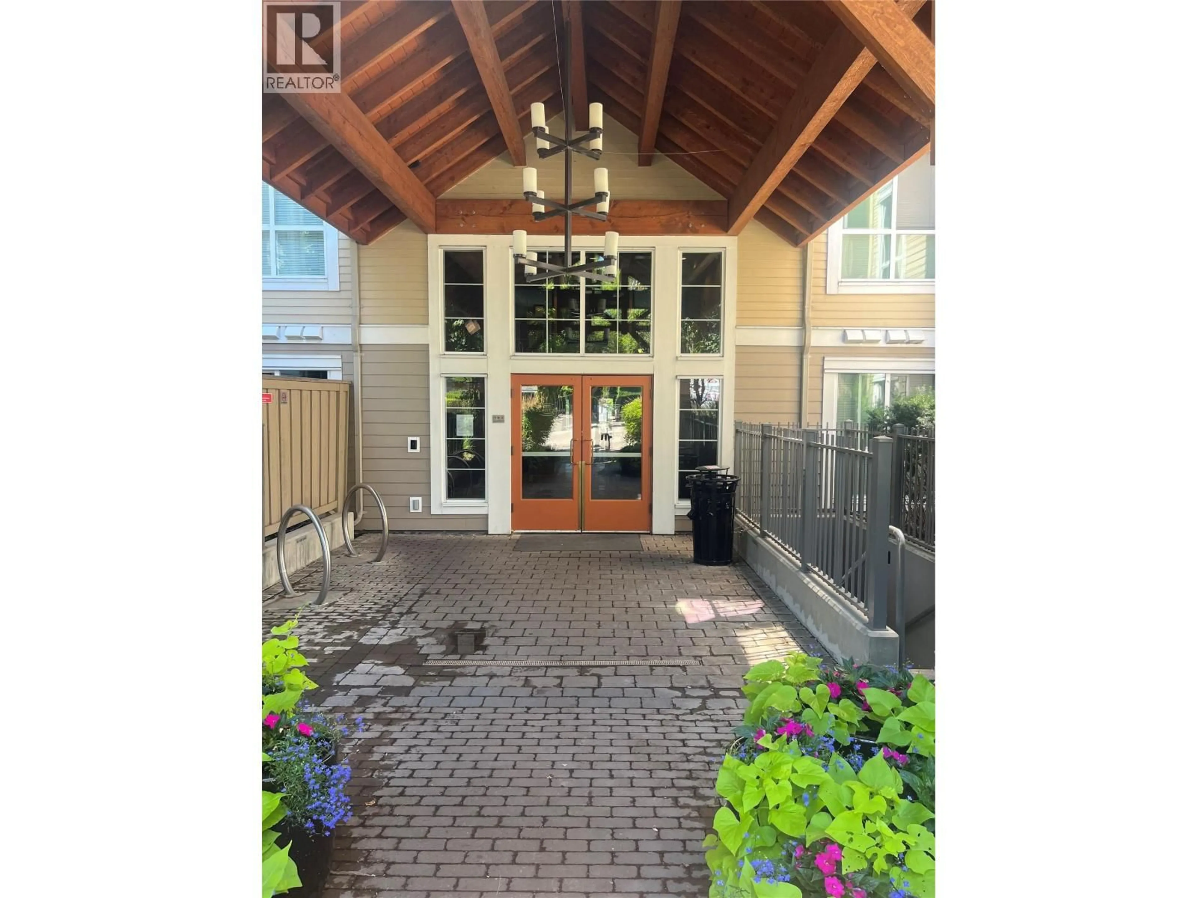 Indoor entryway for 318 - 1089 SUNSET DRIVE, Kelowna British Columbia V1Y9Z3