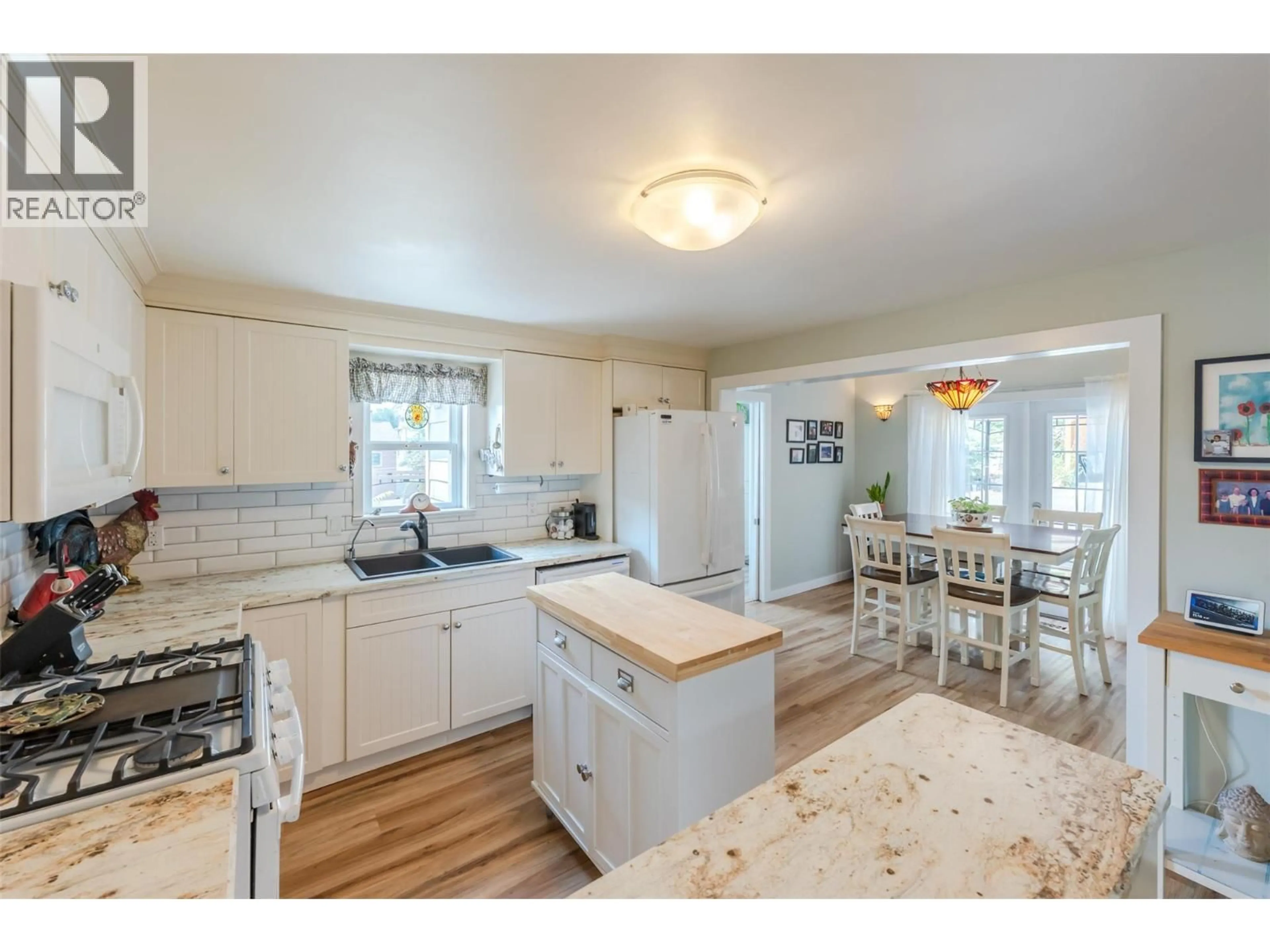 Open concept kitchen, unknown for 6430 SPARTAN STREET, Oliver British Columbia V0H1T0