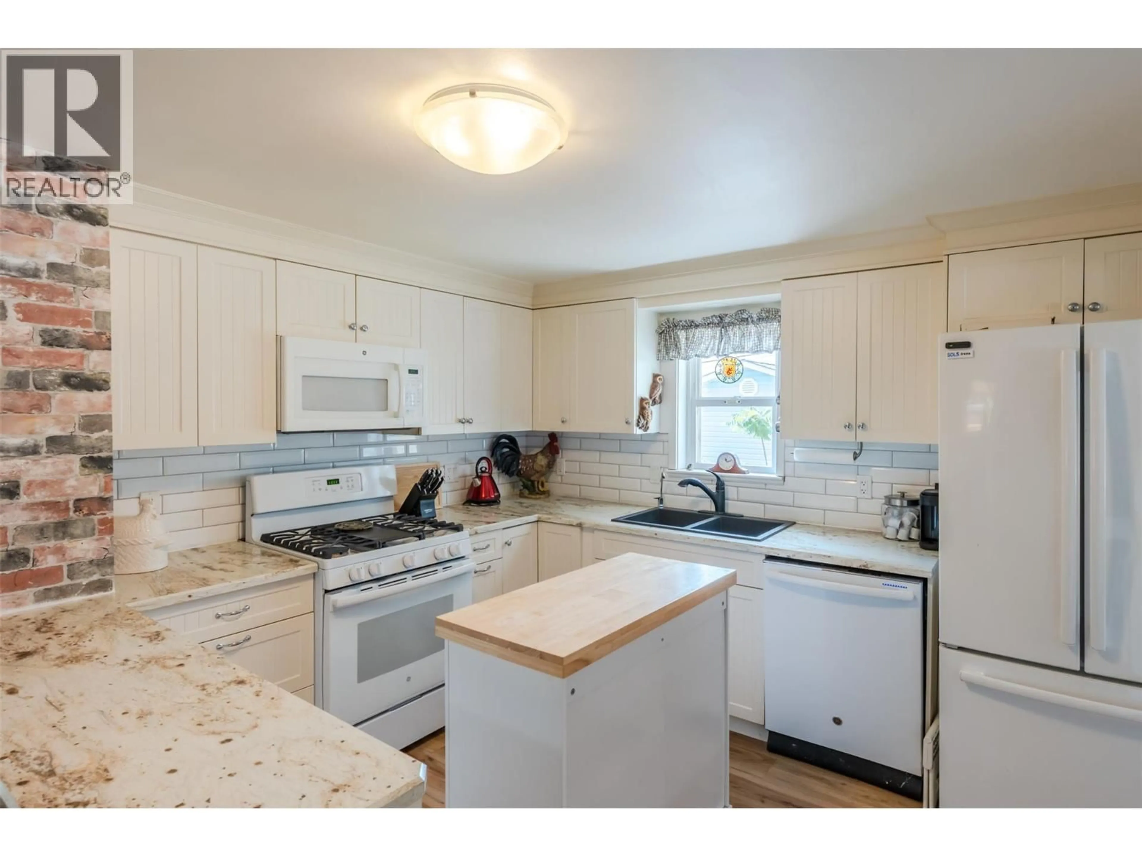 Standard kitchen, unknown for 6430 SPARTAN STREET, Oliver British Columbia V0H1T0