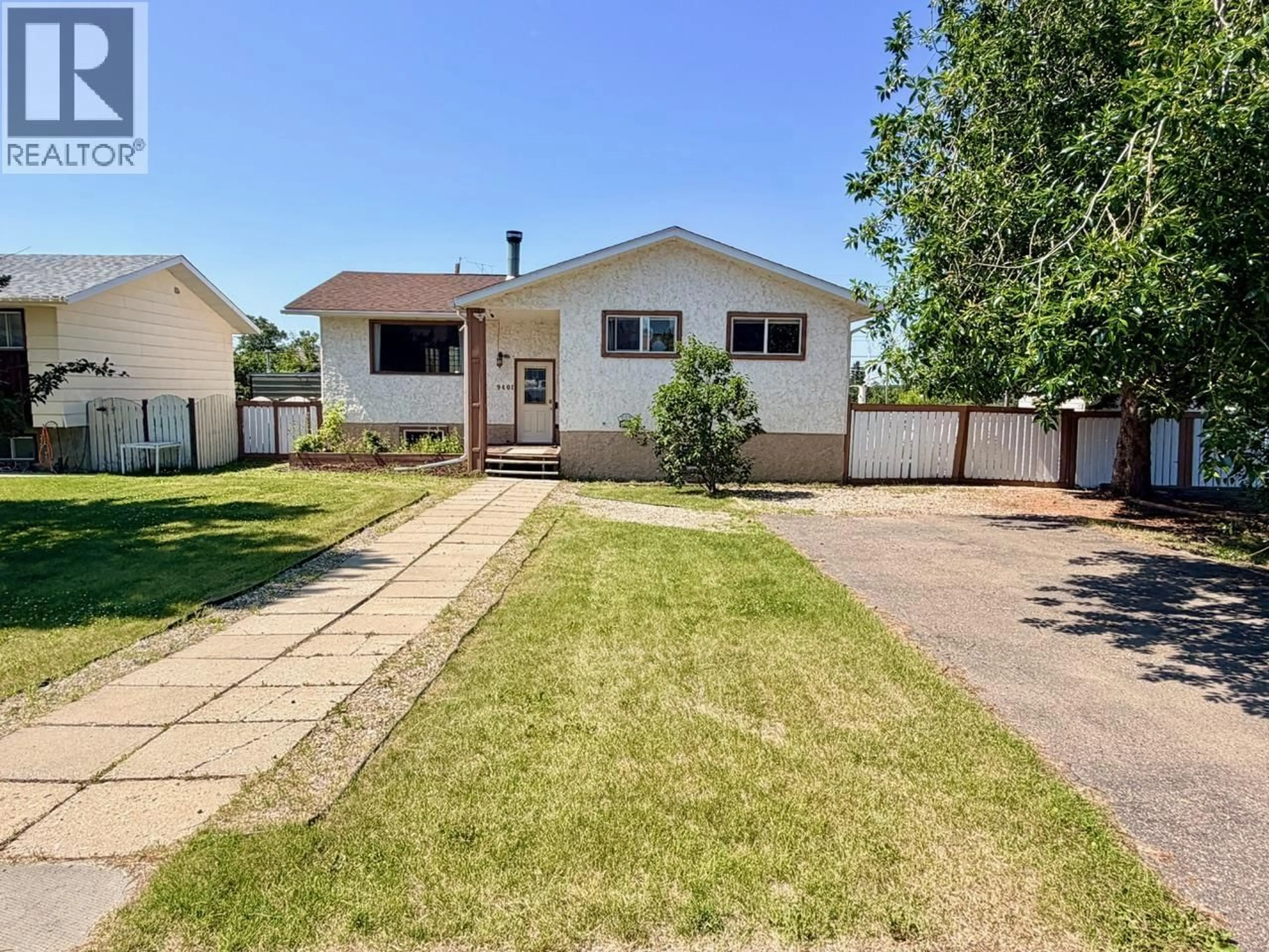A pic from outside/outdoor area/front of a property/back of a property/a pic from drone, street for 9401 7 STREET, Dawson Creek British Columbia V1G3M7