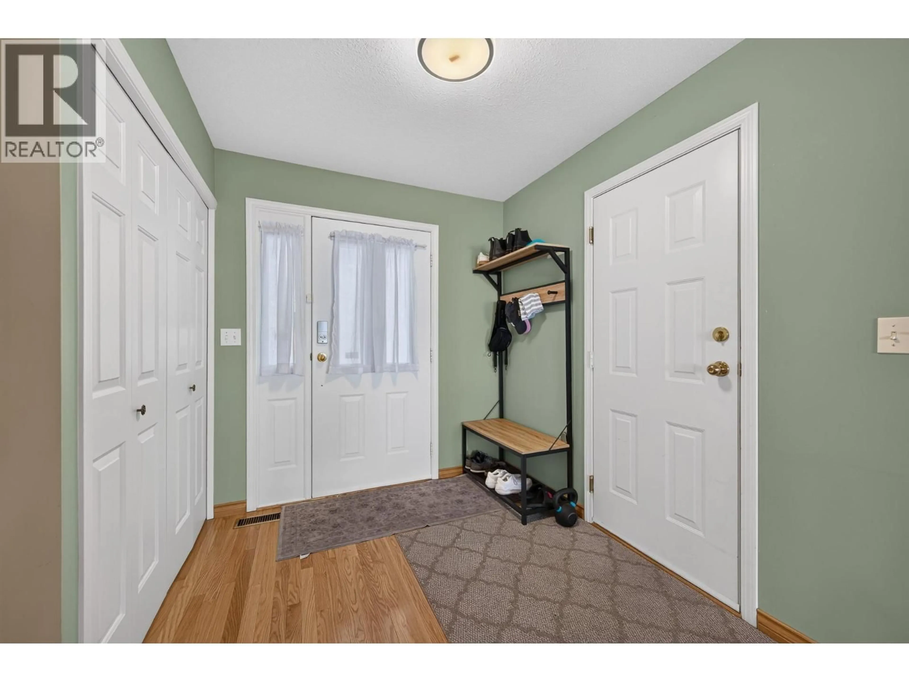 Indoor entryway for 95 - 2022 PACIFIC WAY, Kamloops British Columbia V1S1T1