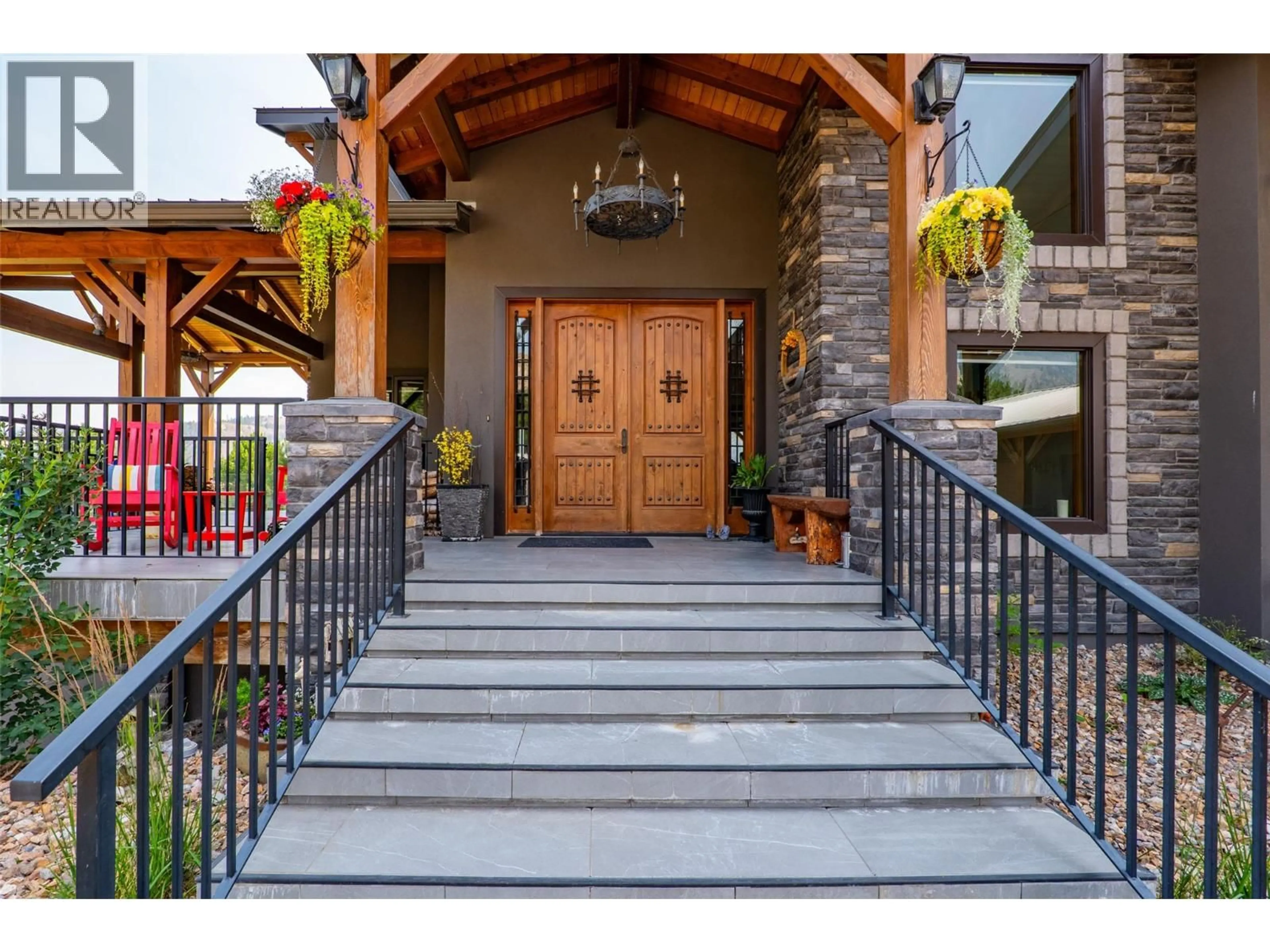 Indoor entryway for 1918 SHUSWAP ROAD EAST, Kamloops British Columbia V2H1S9