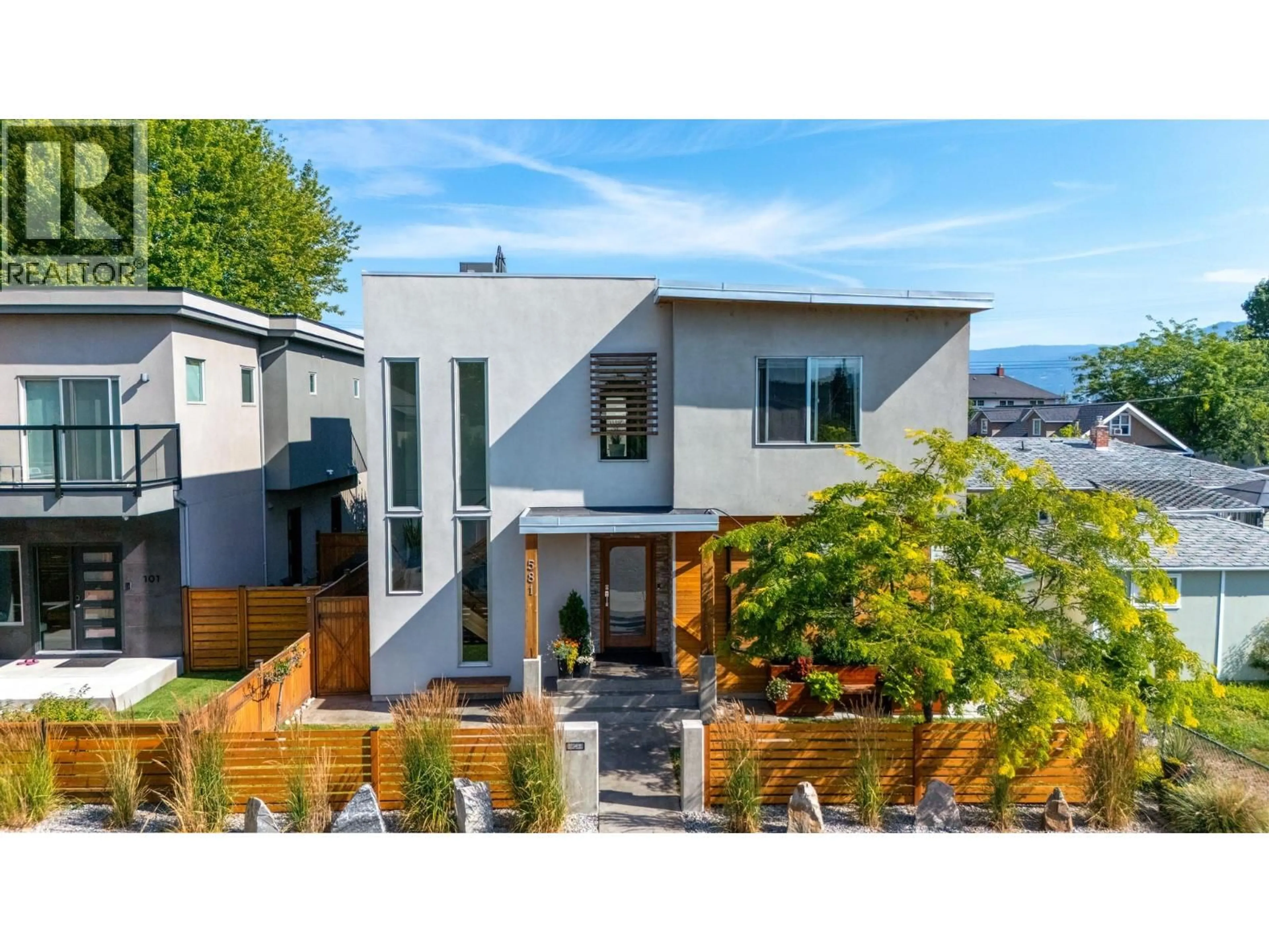Home with vinyl exterior material, street for 581 CHURCHILL AVENUE, Penticton British Columbia V2A1E2