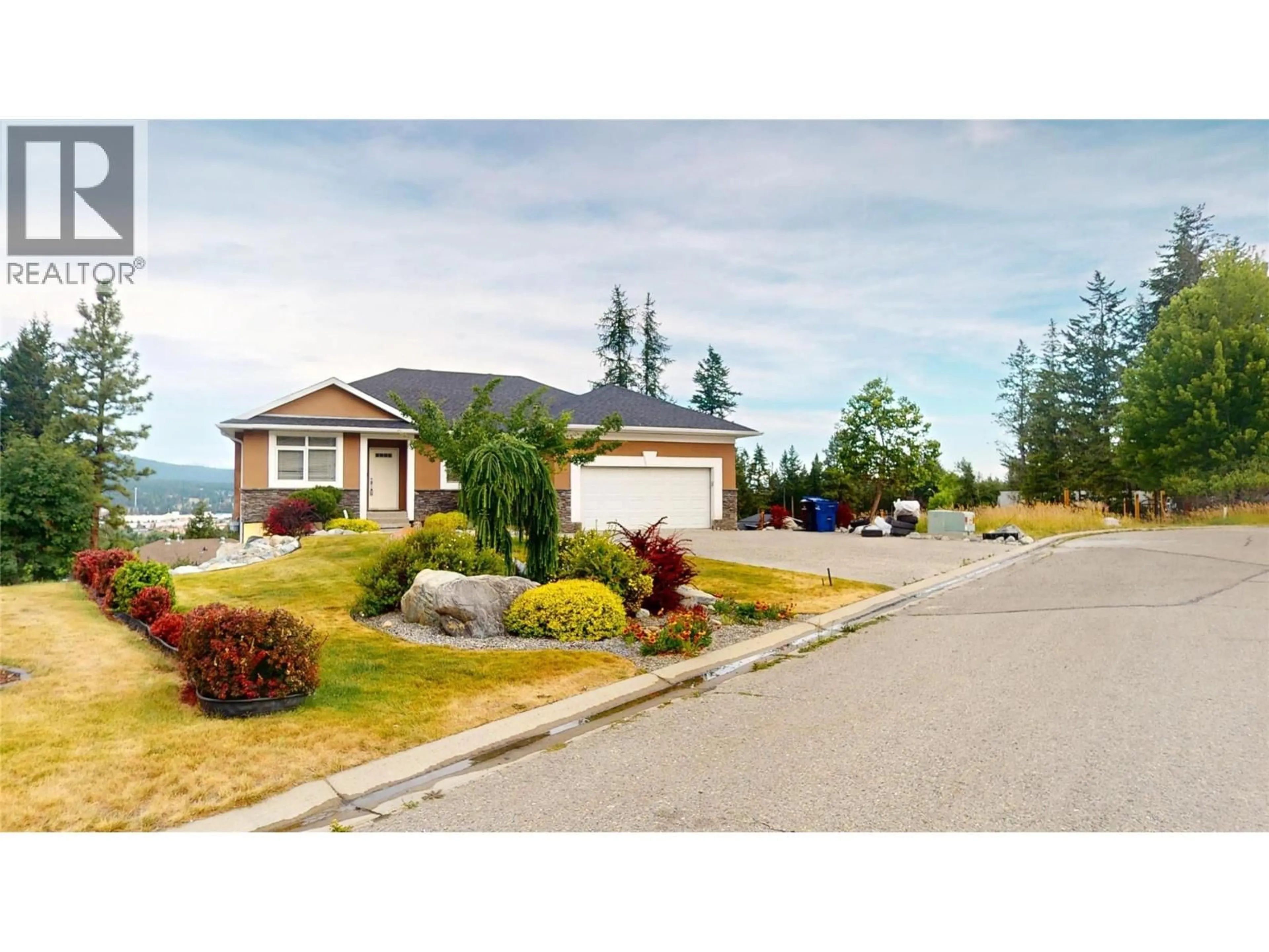 Home with vinyl exterior material, street for 1631 MT. PYRAMID CRESCENT, Cranbrook British Columbia V1C6K8