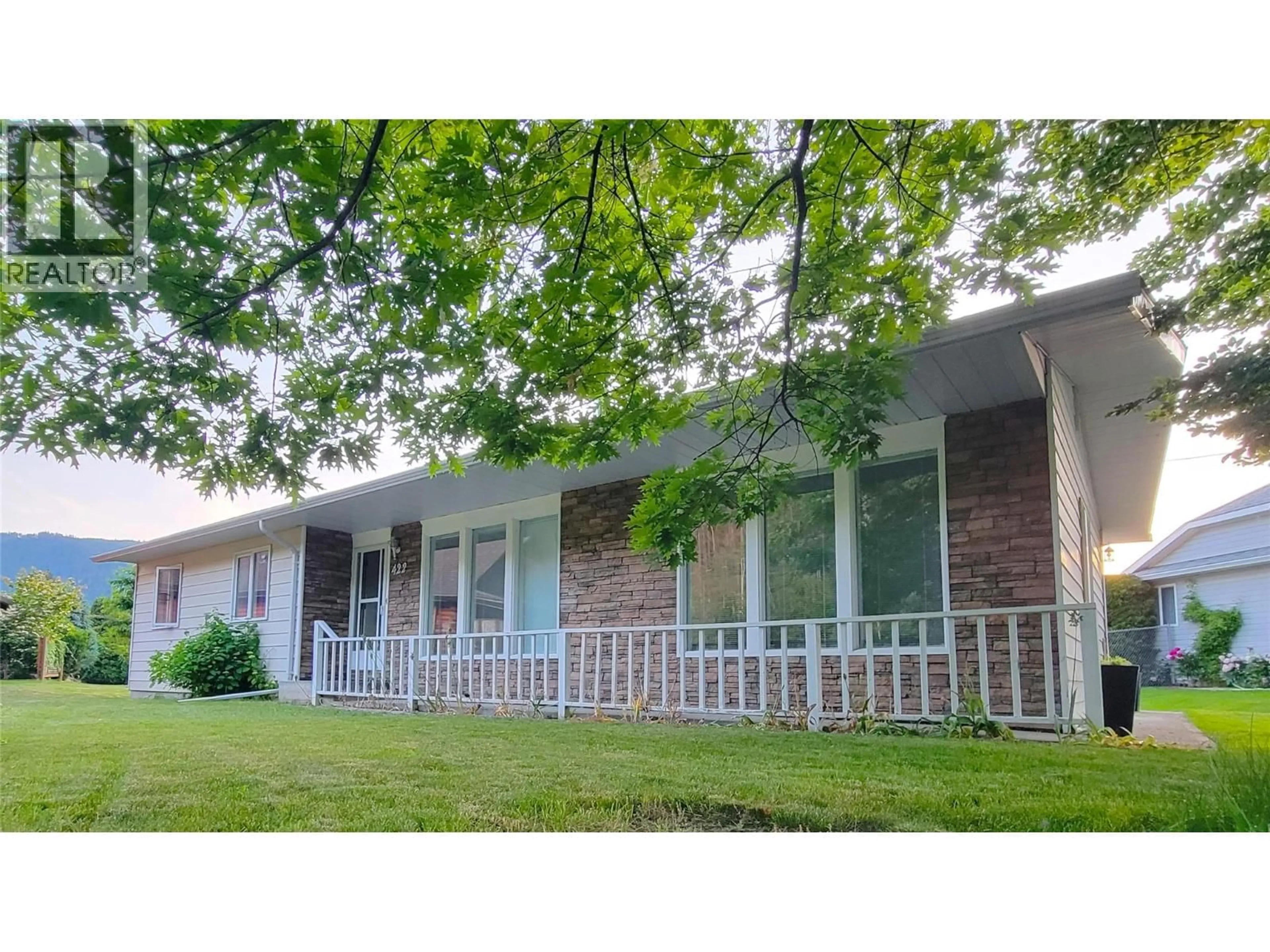 Home with vinyl exterior material, street for 422 DOGWOOD AVENUE, Sicamous British Columbia V0E2V1