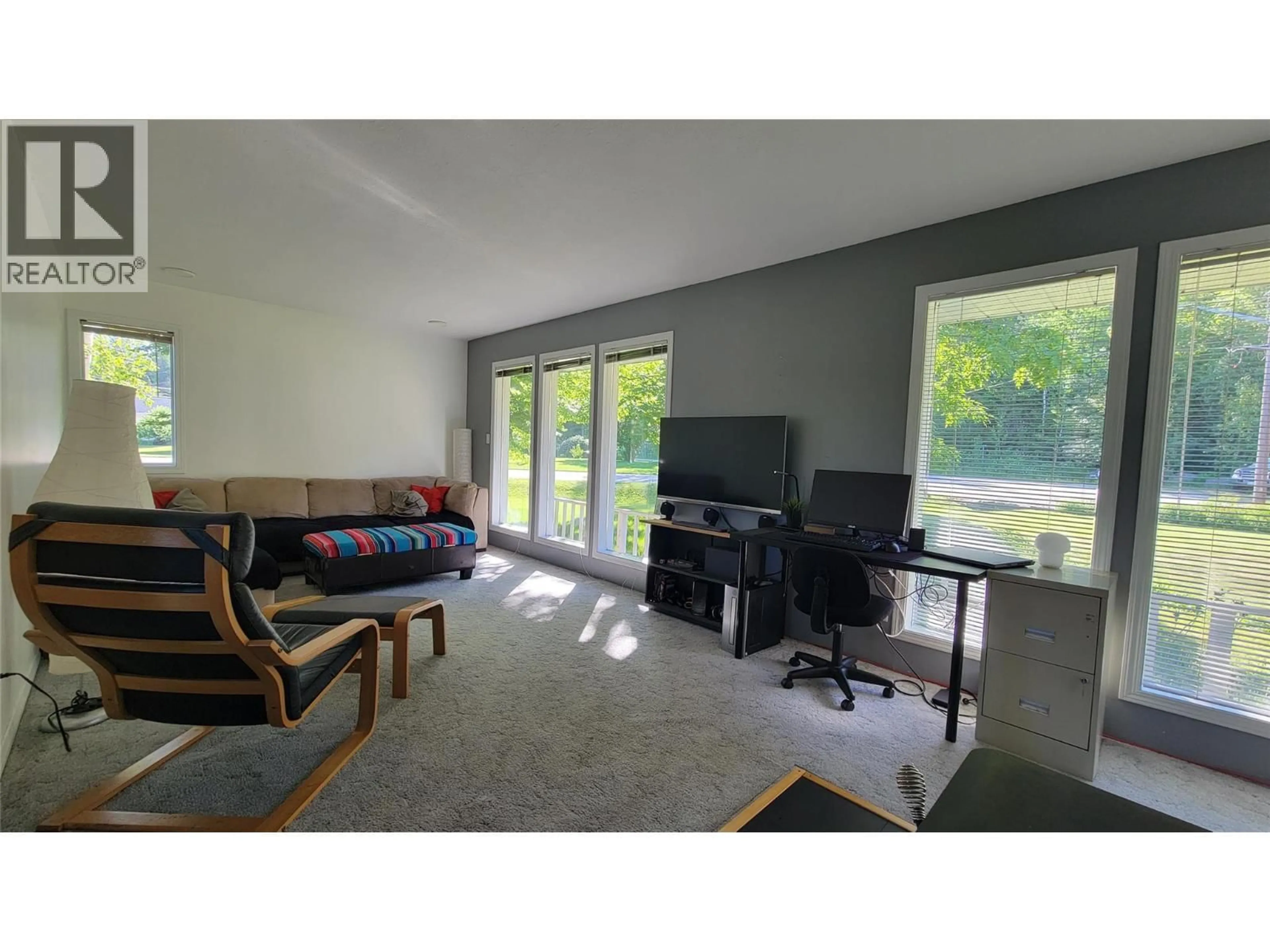 Living room with furniture, unknown for 422 DOGWOOD AVENUE, Sicamous British Columbia V0E2V1
