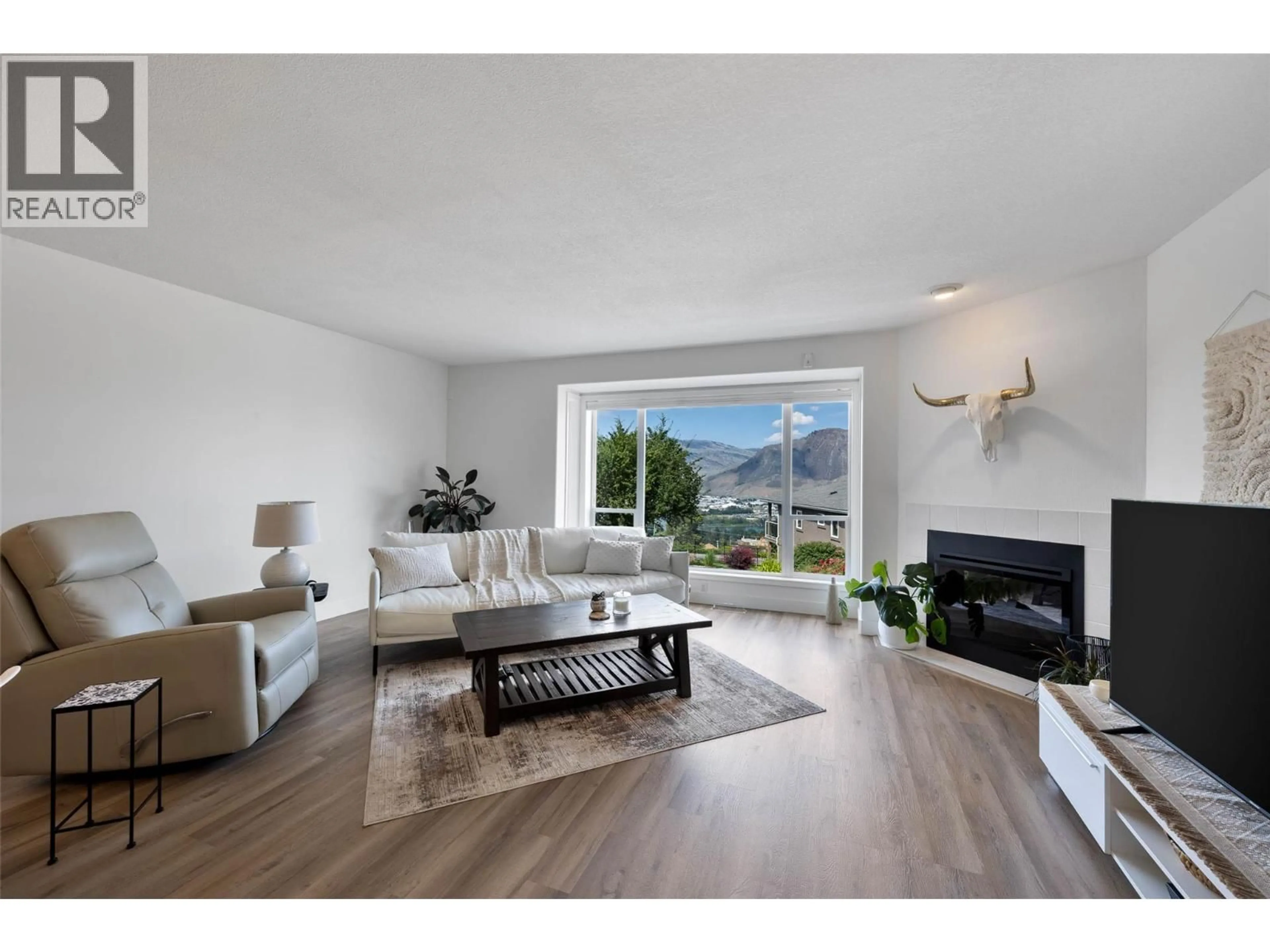 Living room with furniture, wood/laminate floor for 24 - 255 PEMBERTON TERRACE, Kamloops British Columbia V2C6R2