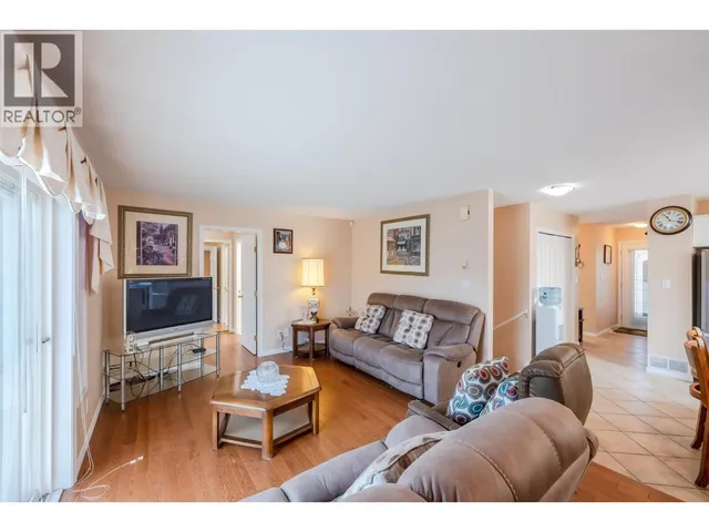 1 - 6163 SAINT MARTIN PLACE, Oliver 4