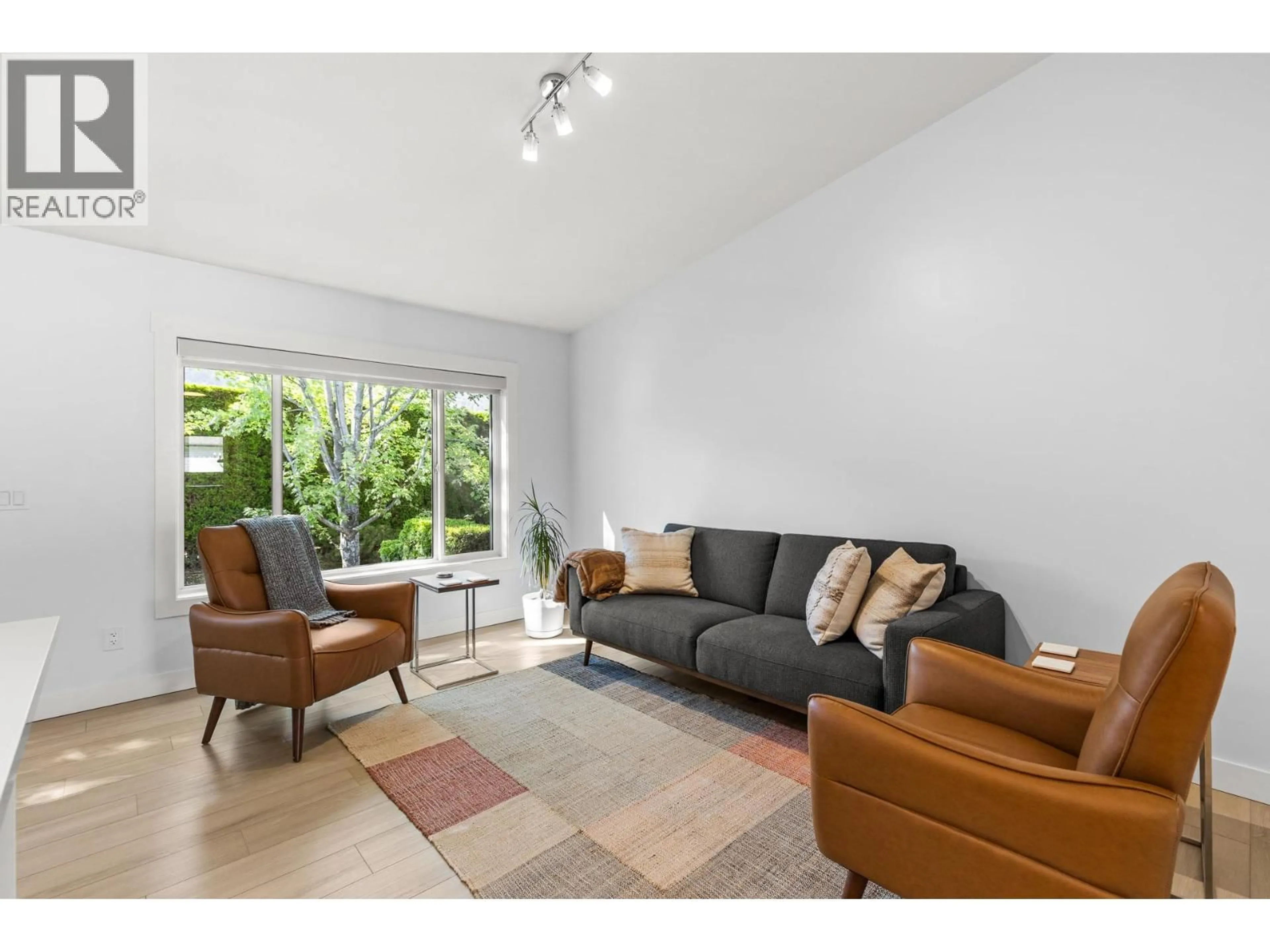 Living room with furniture, unknown for 20 - 225 GLEN PARK DRIVE, Kelowna British Columbia V1V2X5