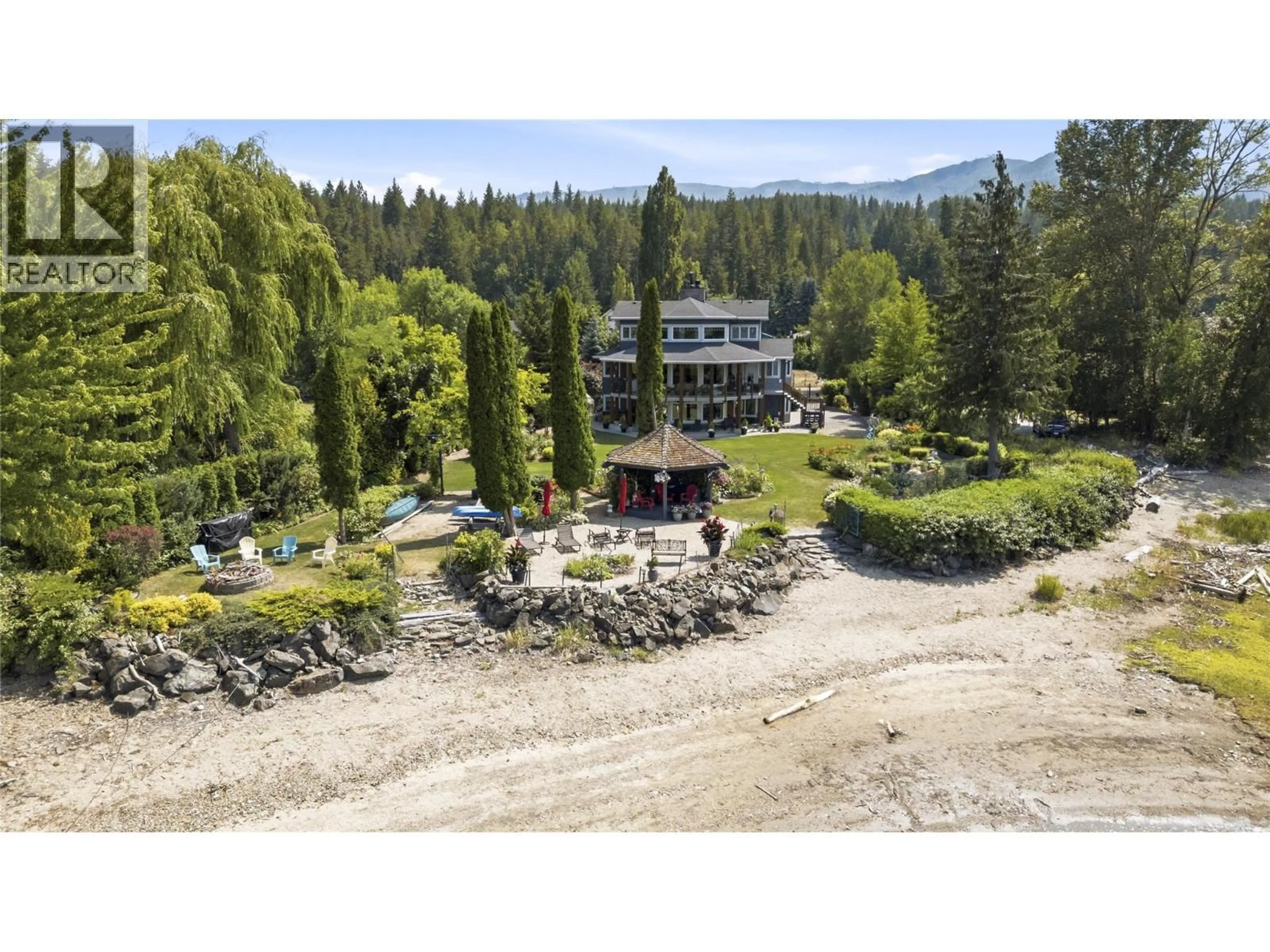 A pic from outside/outdoor area/front of a property/back of a property/a pic from drone, unknown for 2868 GRANT ROAD, Sorrento British Columbia V0E2W0