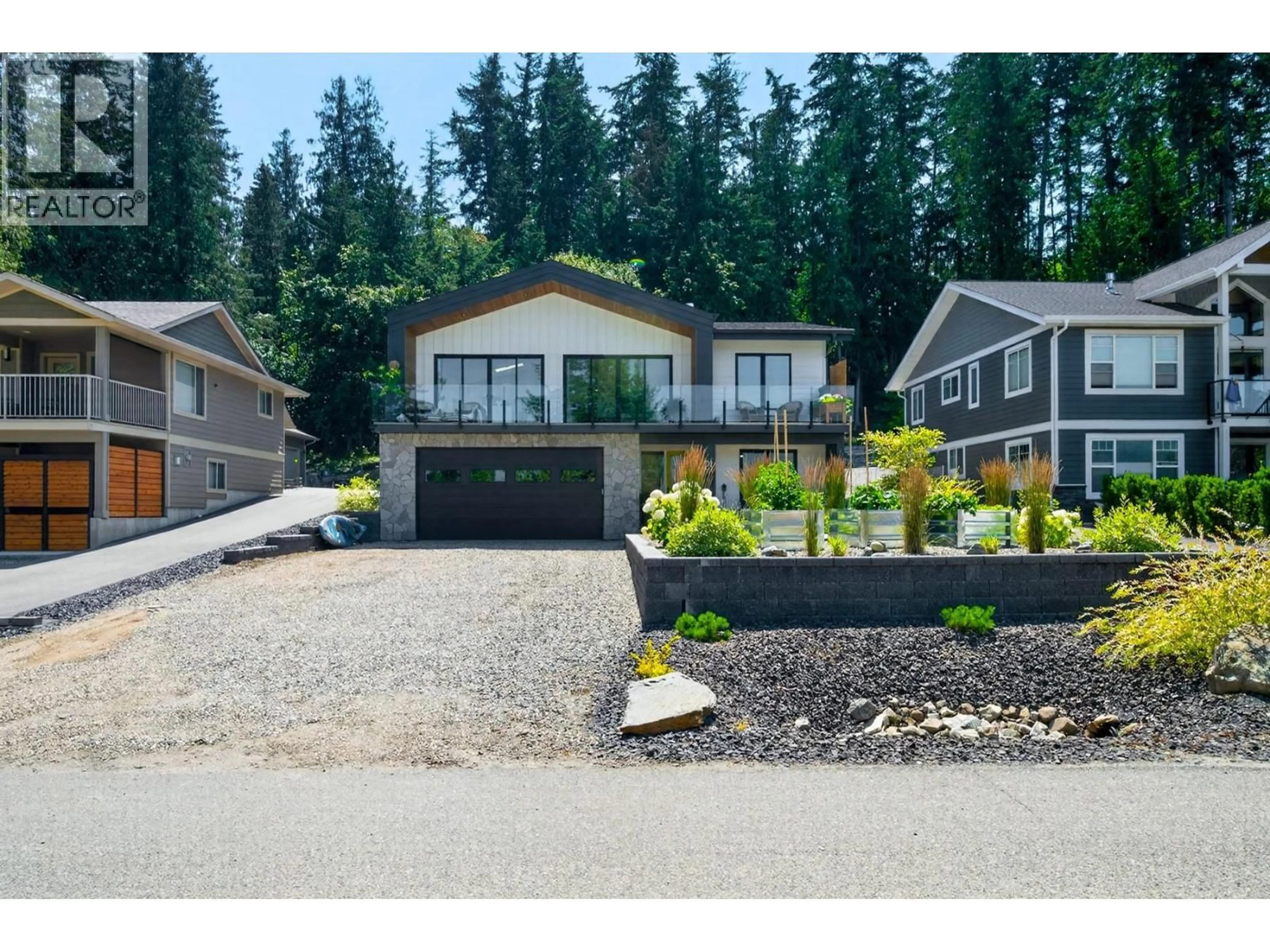 Home with vinyl exterior material, street for 21 - 1171 DIEPPE ROAD, Sorrento British Columbia V0E2W0
