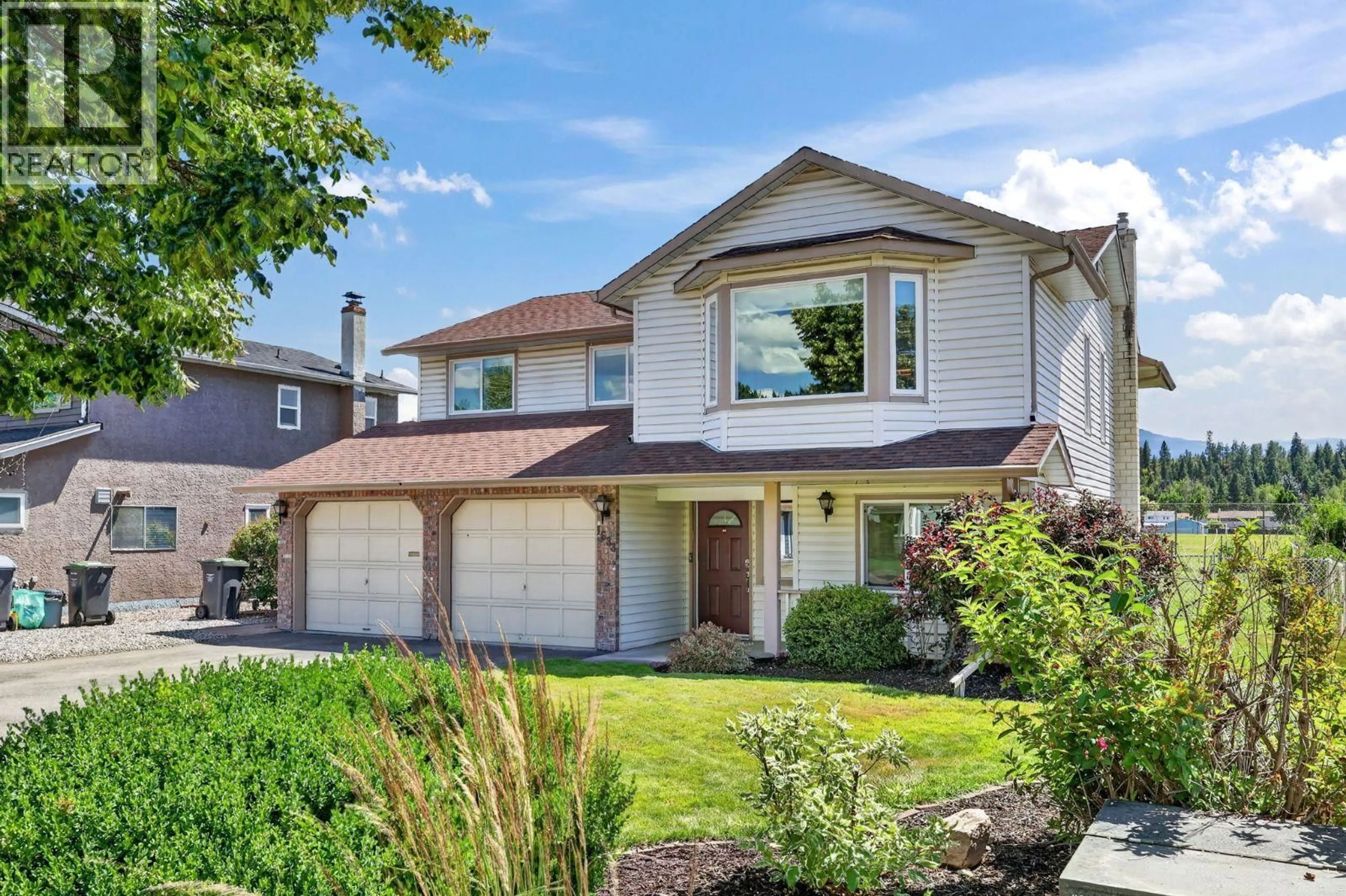 Home with vinyl exterior material, street for 1633 CARSHYL COURT, Kelowna British Columbia V1X6Y7