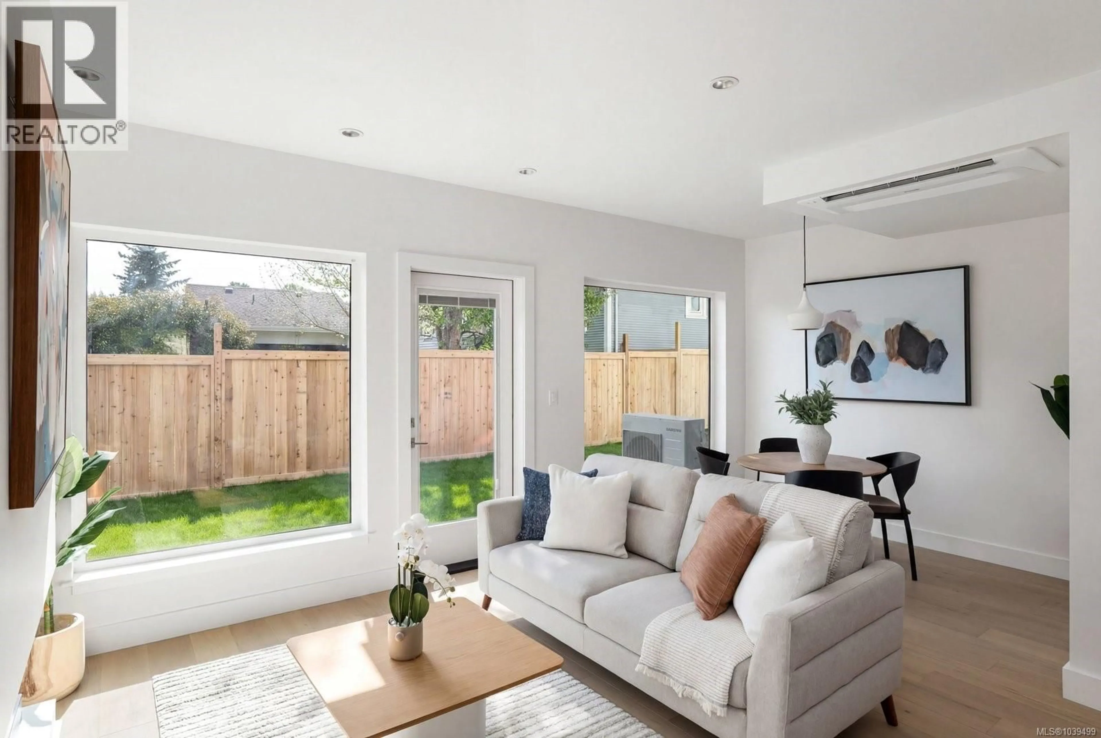 Living room with furniture, unknown for 3 - 2118 PENTLAND ROAD, Oak Bay British Columbia V8S2W4