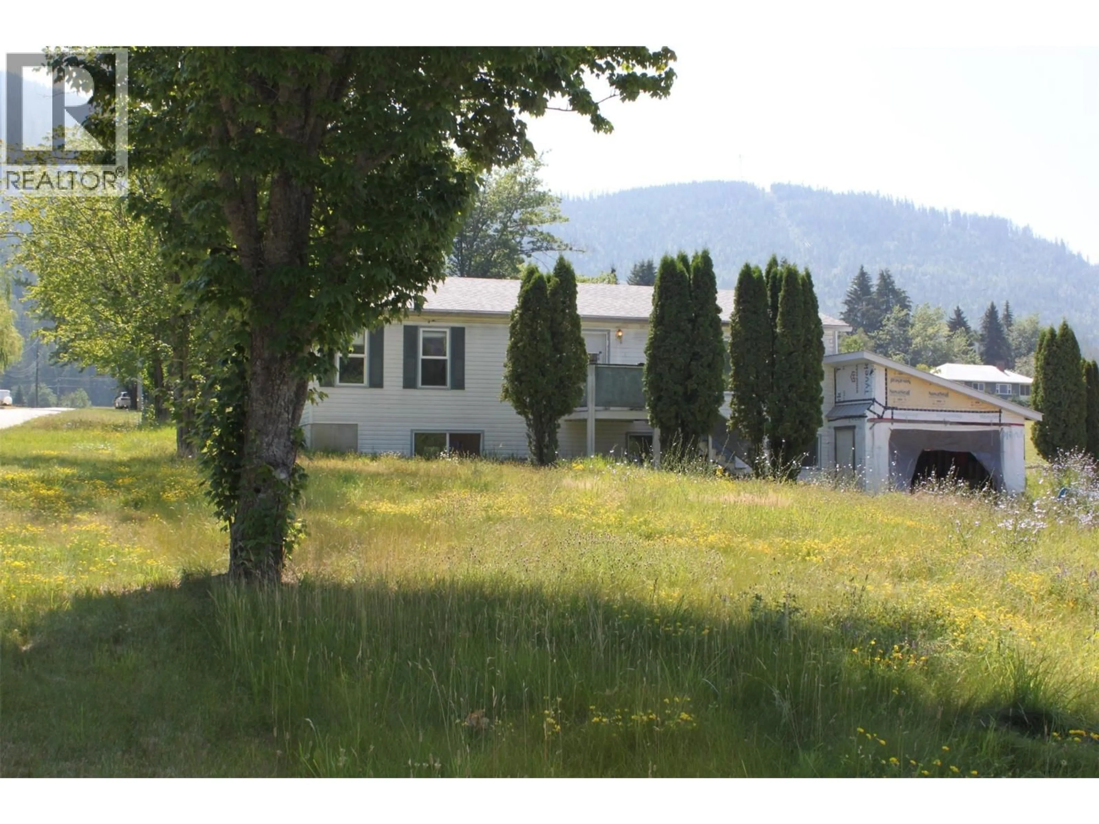 Blurry image for 129 OAK STREET, Fauquier British Columbia V0G1K0