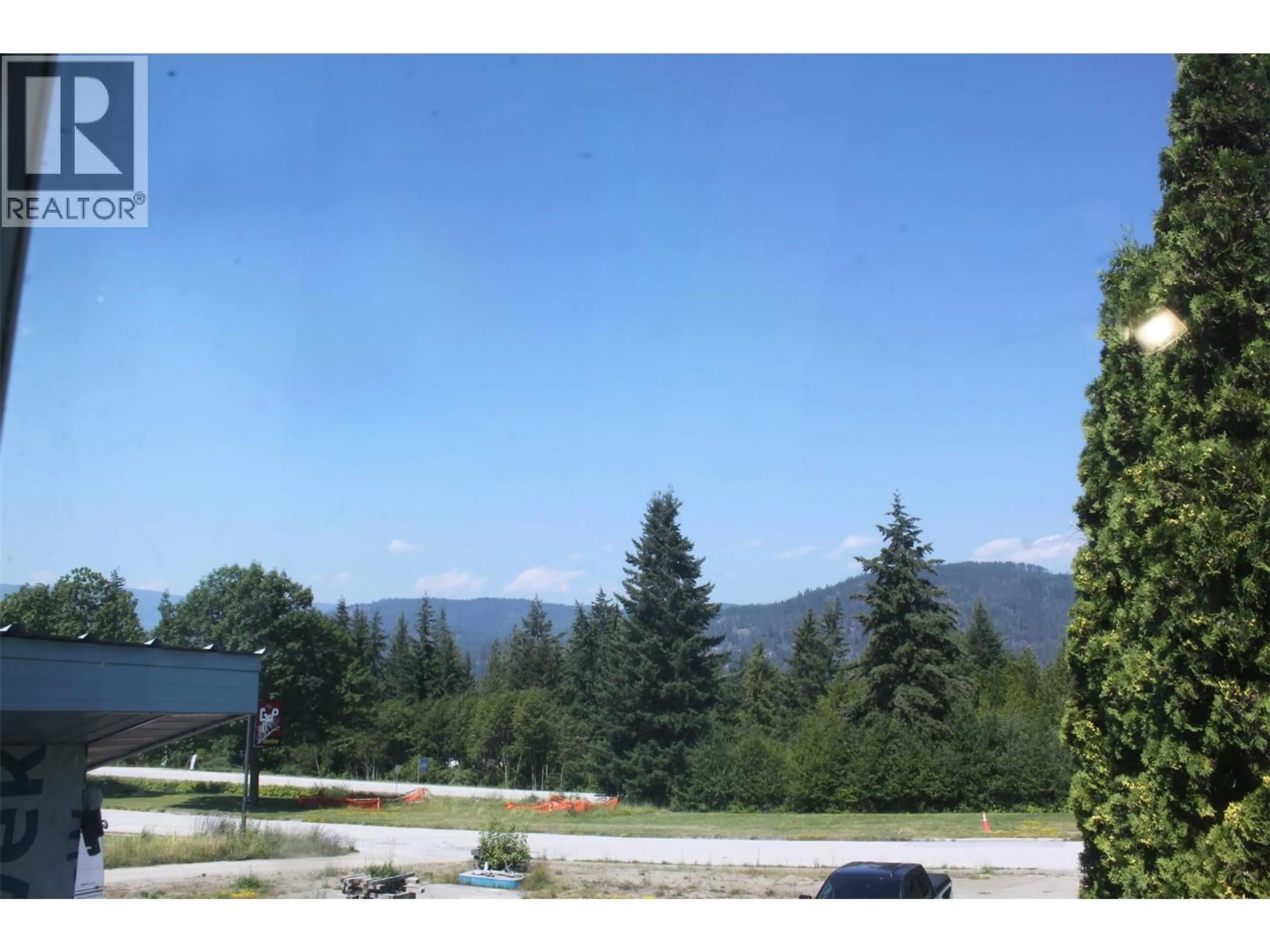 Blurry image for 129 OAK STREET, Fauquier British Columbia V0G1K0