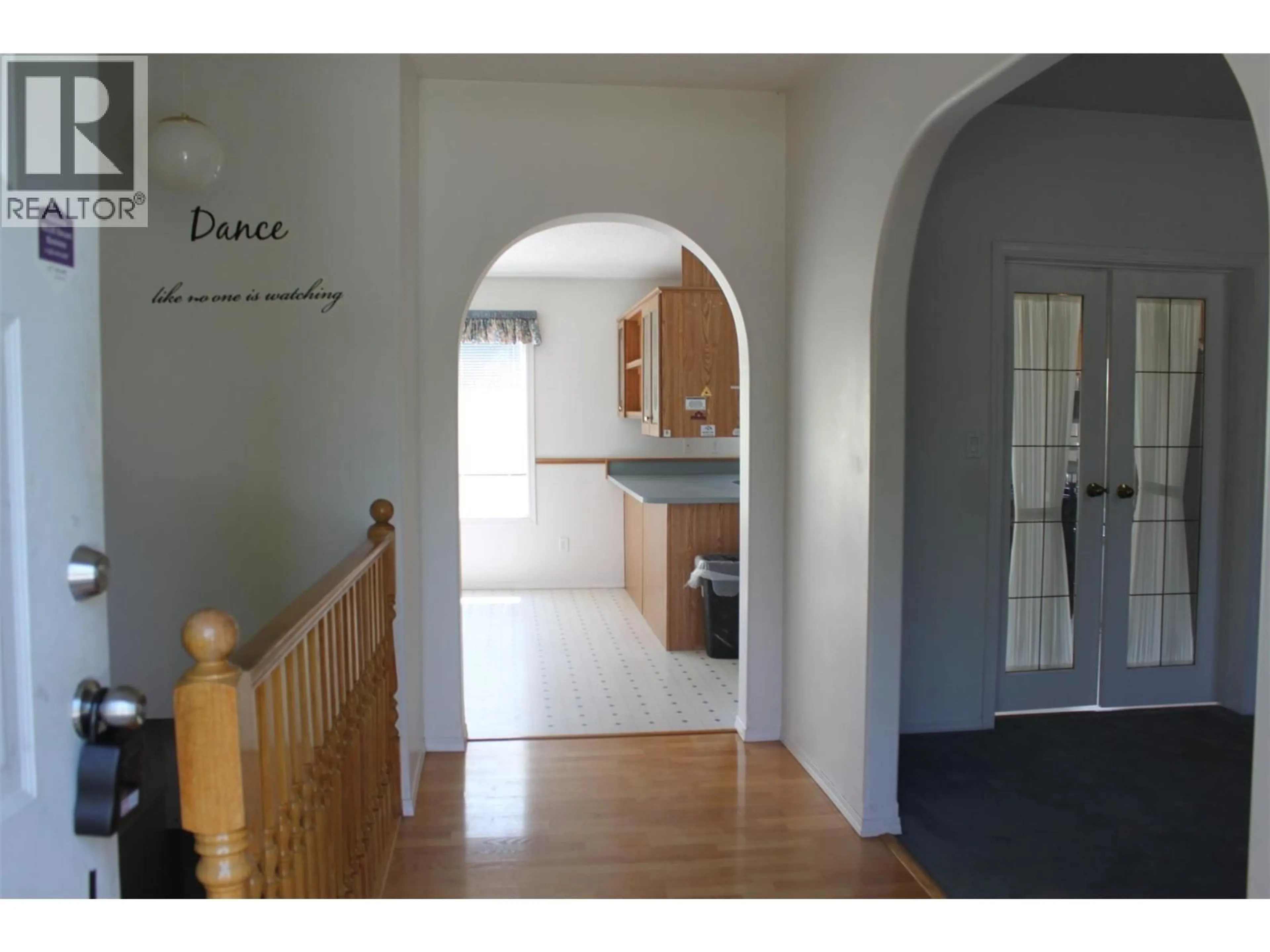 Indoor entryway for 129 OAK STREET, Fauquier British Columbia V0G1K0