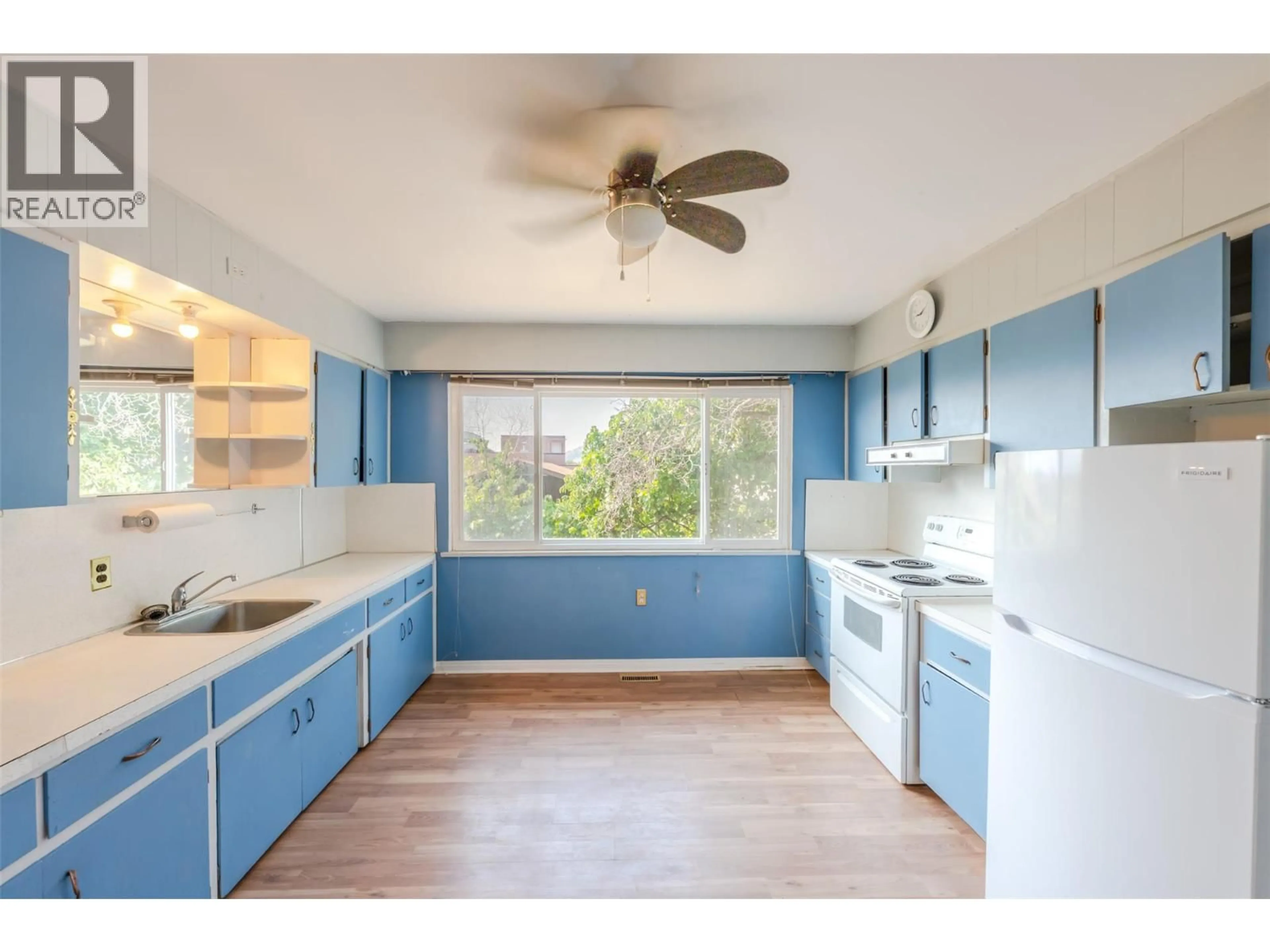 Standard kitchen, unknown for 8903 74TH AVENUE, Osoyoos British Columbia V0H1V0