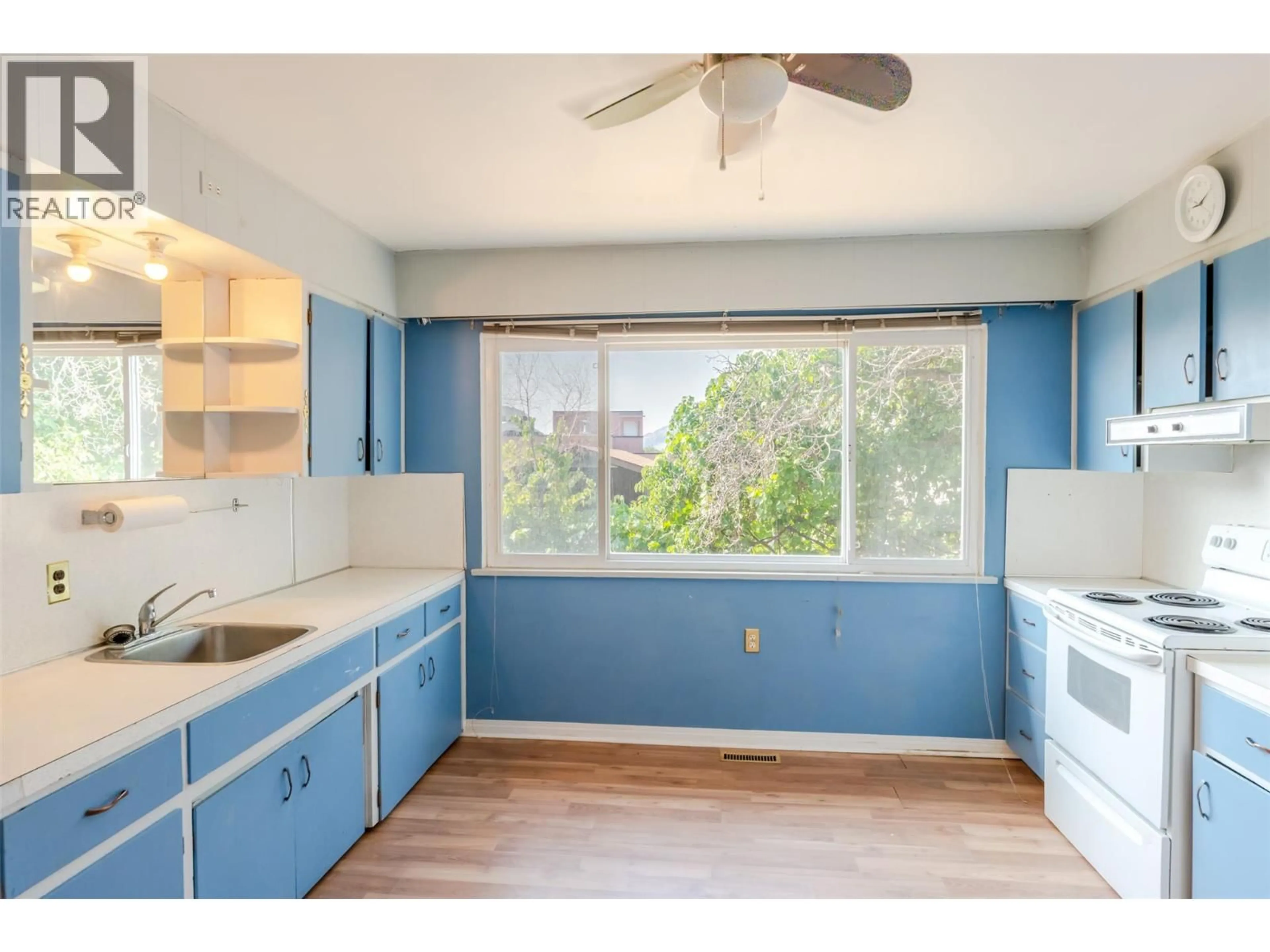 Standard kitchen, unknown for 8903 74TH AVENUE, Osoyoos British Columbia V0H1V0