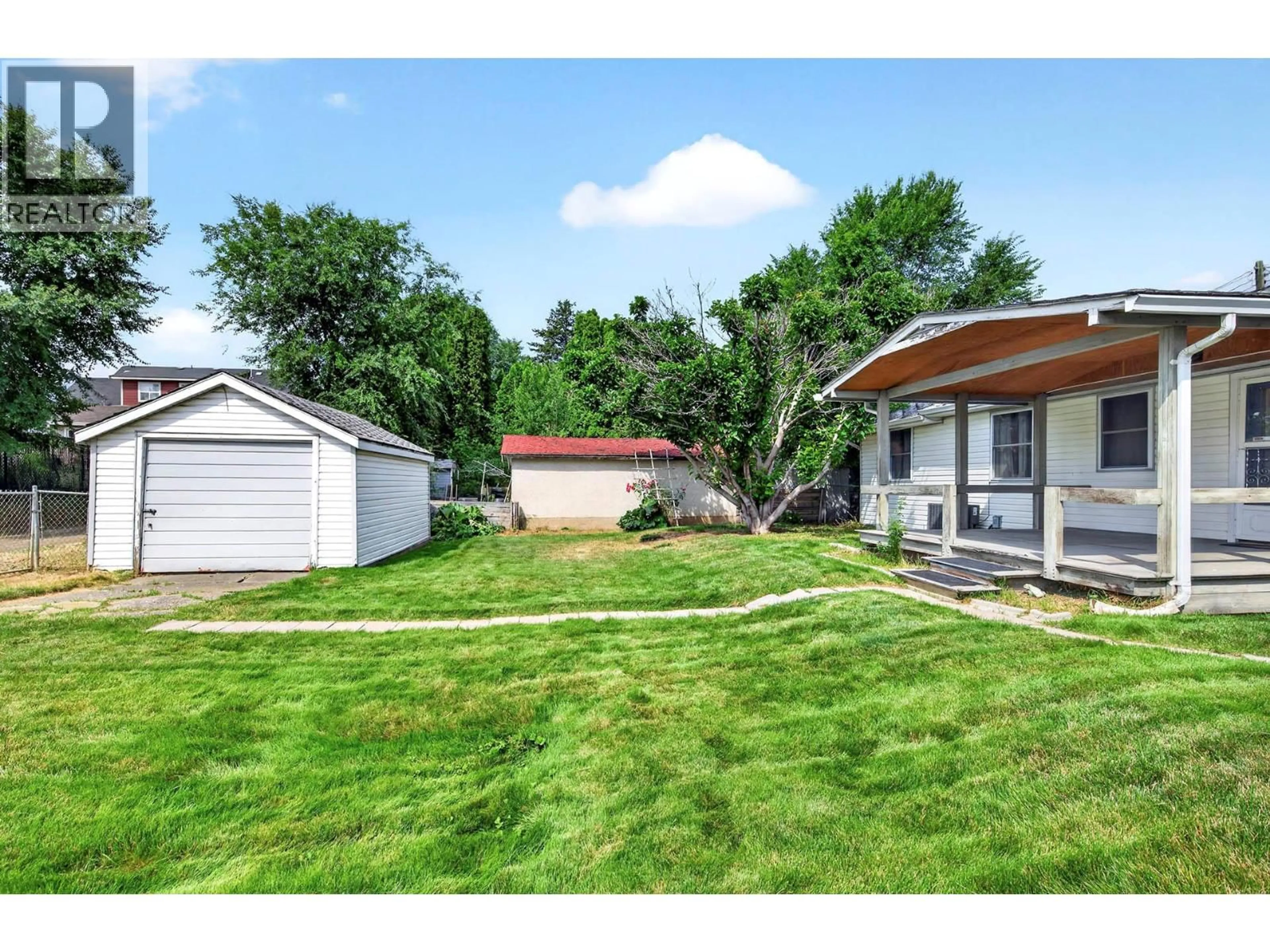 A pic from outside/outdoor area/front of a property/back of a property/a pic from drone, street for 254 JUNIPER AVENUE, Kamloops British Columbia V2B1H7