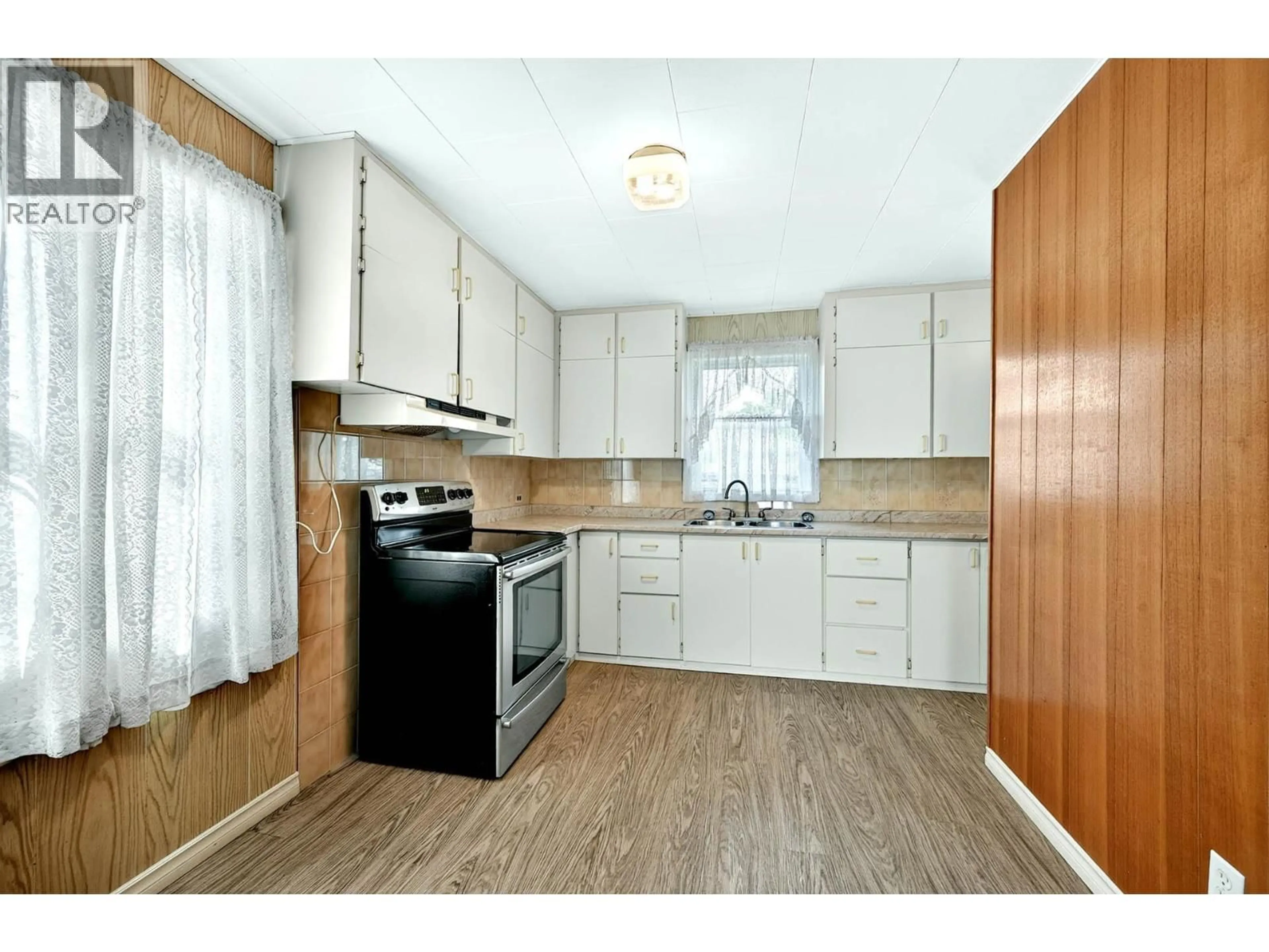 Standard kitchen, unknown for 254 JUNIPER AVENUE, Kamloops British Columbia V2B1H7