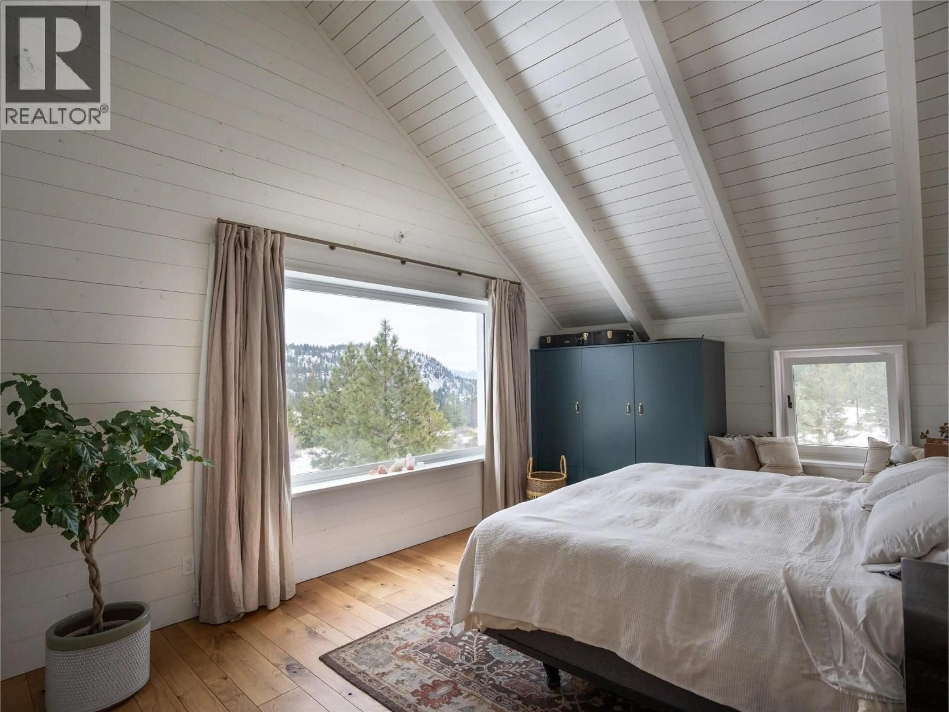 Bedroom with bed, wood/laminate floor for 8025 PRINCETON-SUMMERLAND ROAD, Summerland British Columbia V0H1Z8