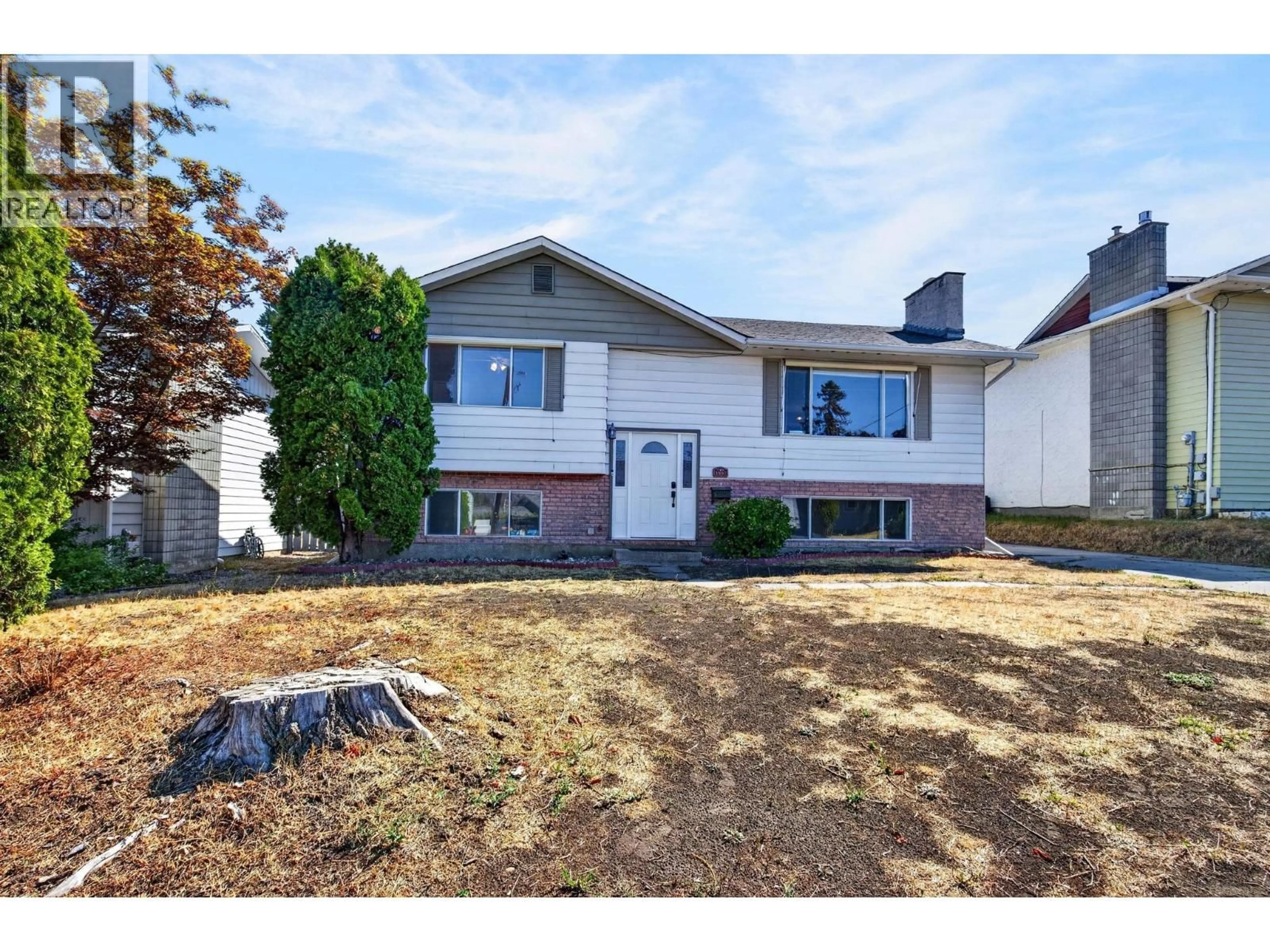 Home with vinyl exterior material, street for 3907 14 STREET, Vernon British Columbia V1T7N3
