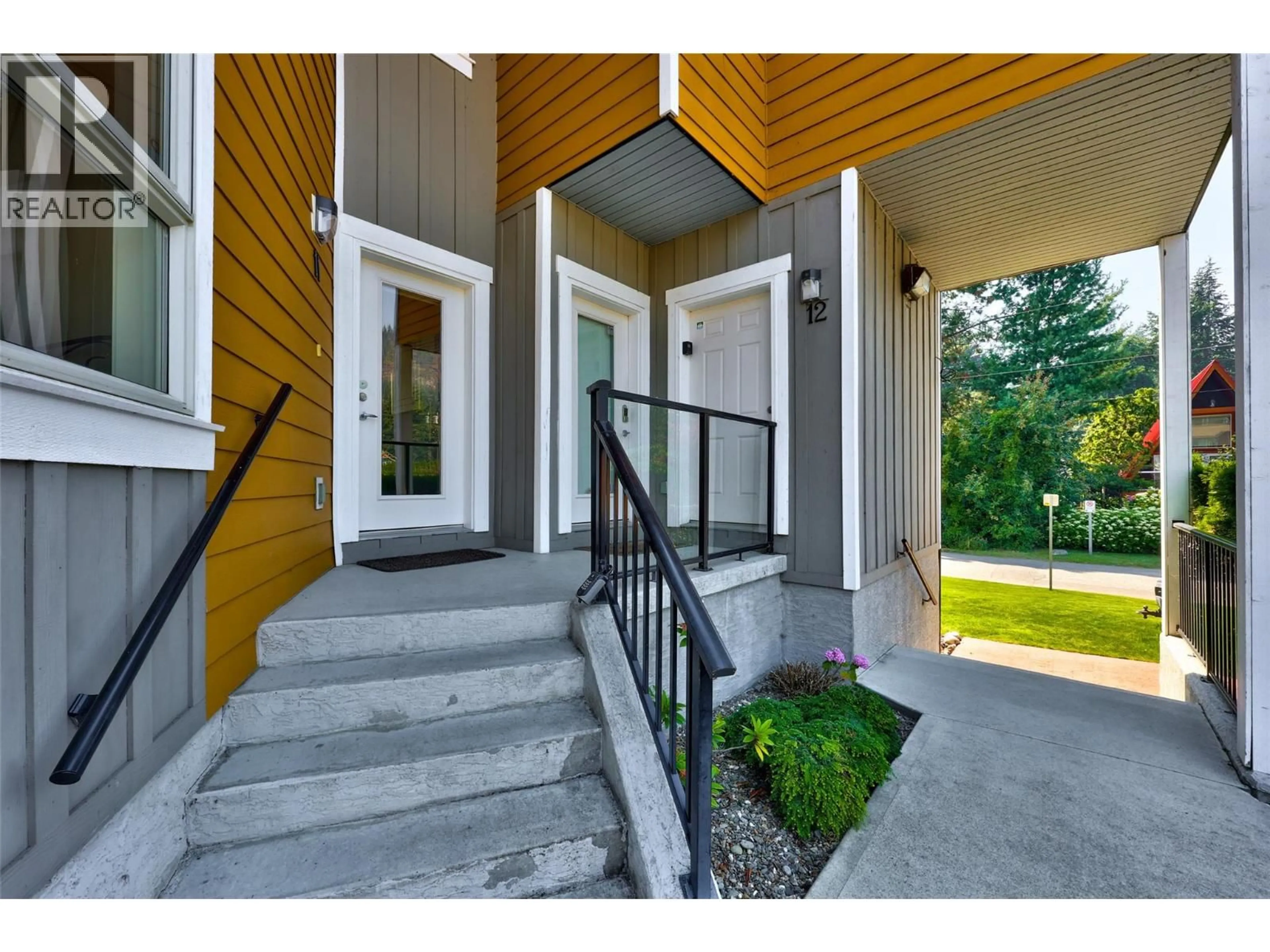 Indoor entryway for 11 - 1294 DEODAR ROAD, Scotch Creek British Columbia V0E1M5