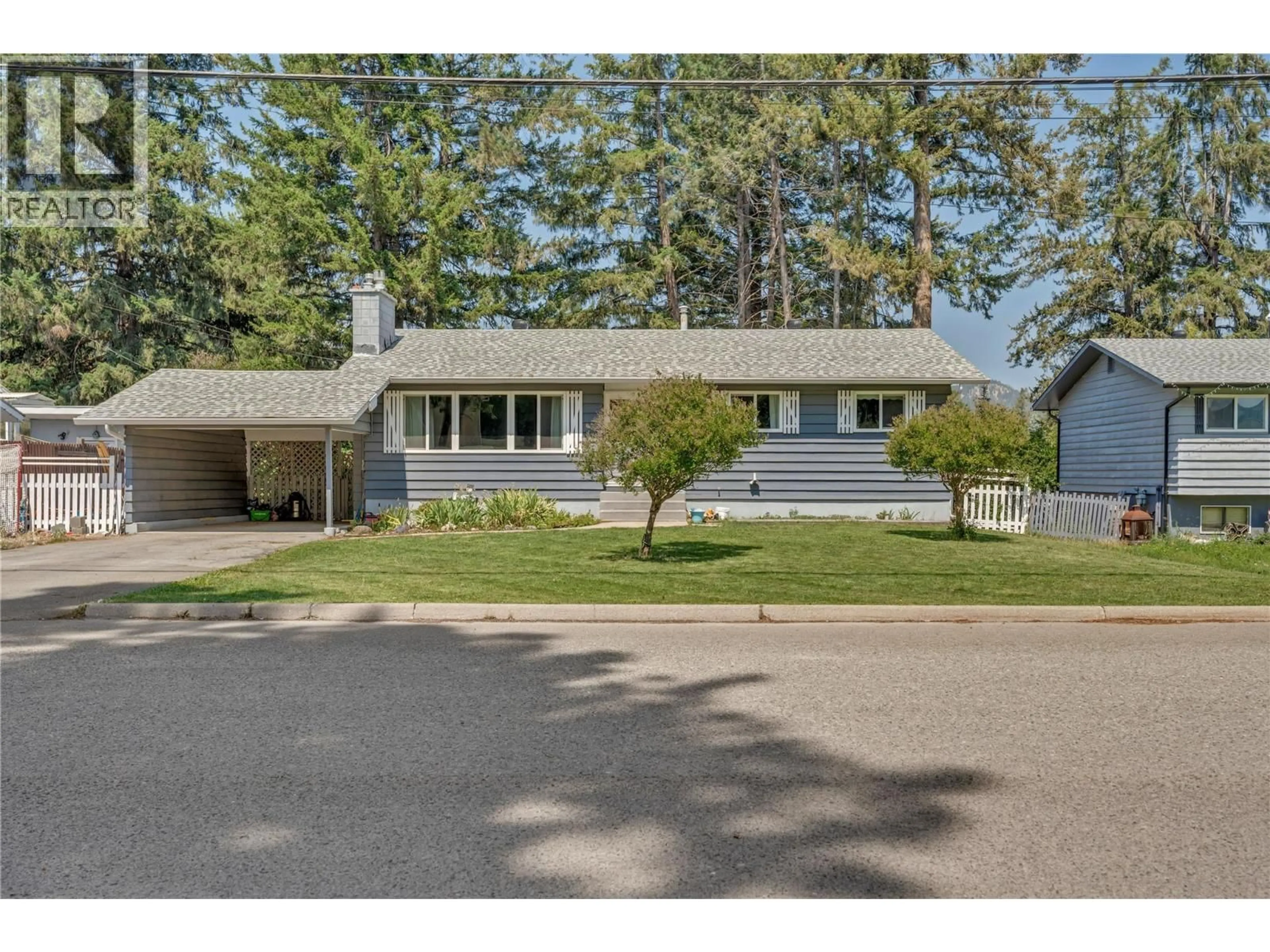 Home with vinyl exterior material, street for 102 RIDGEWOOD DRIVE, Princeton British Columbia V0X1W0