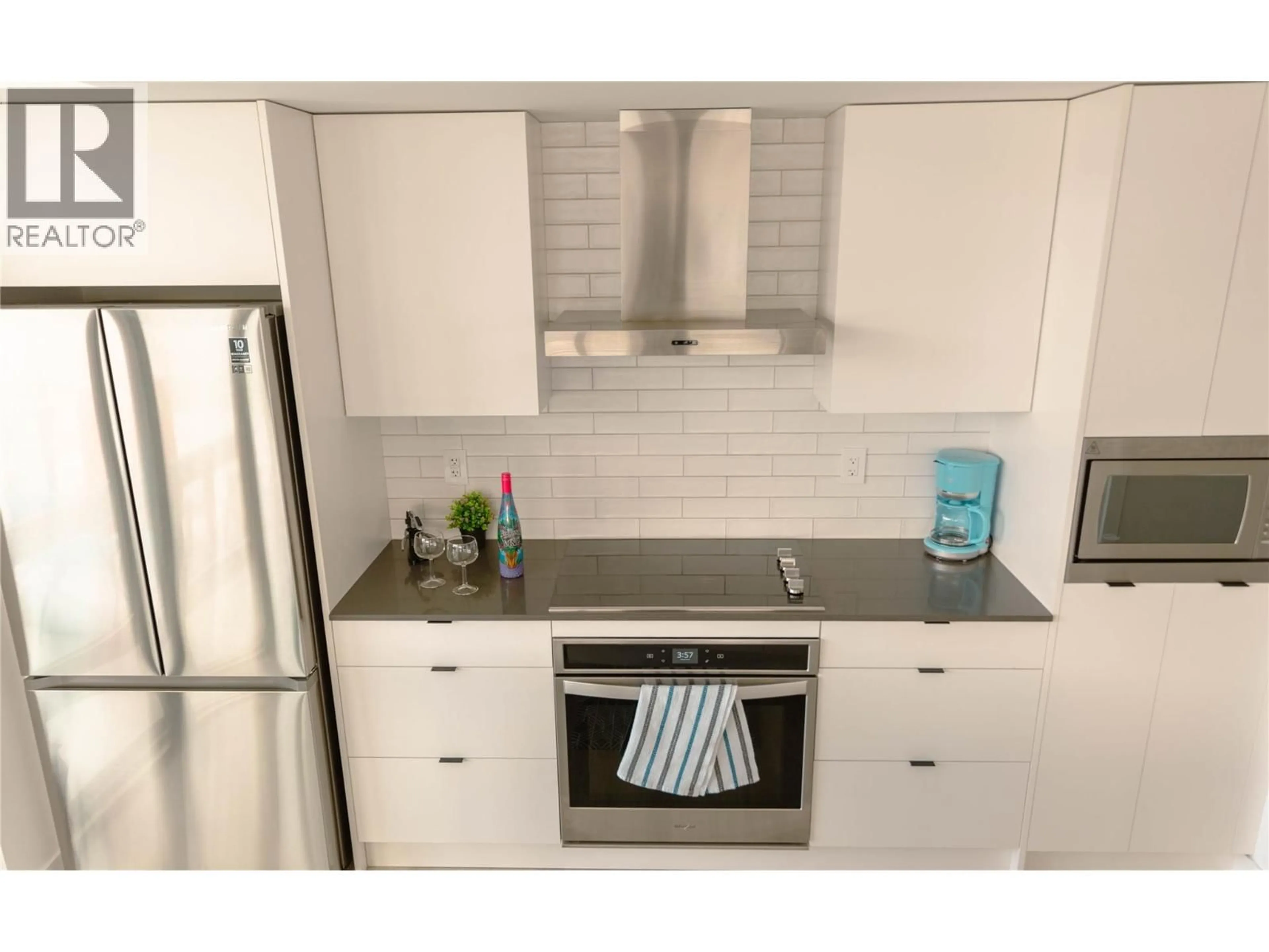 Standard kitchen, unknown for 1908 - 1471 ST PAUL STREET, Kelowna British Columbia V1Y2E6