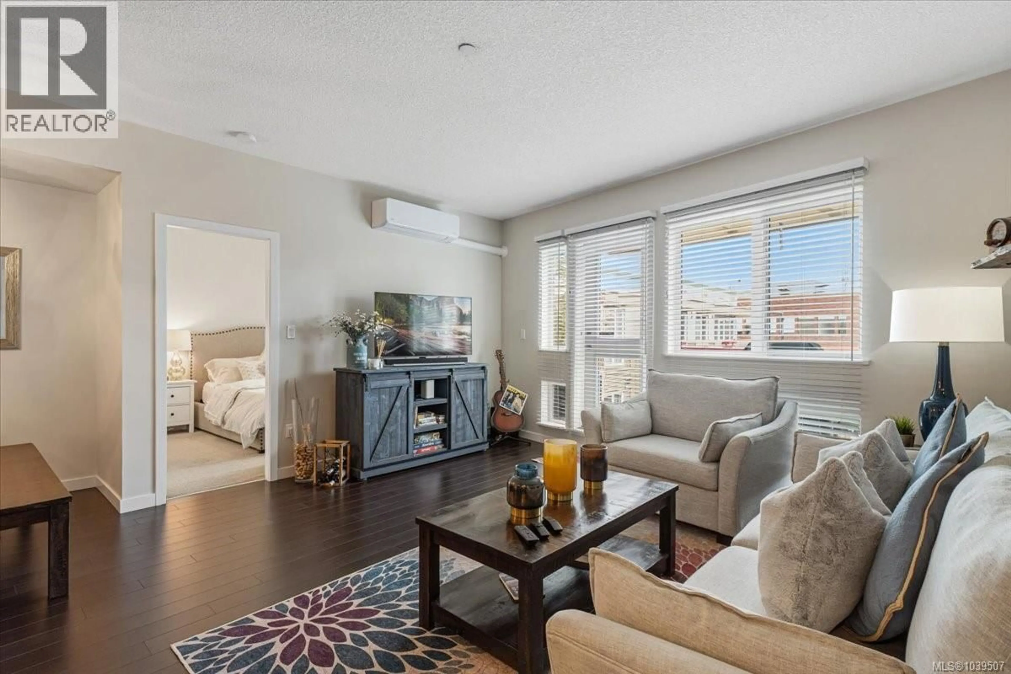 Living room with furniture, unknown for 411 - 99 CHAPEL STREET, Nanaimo British Columbia V9R5H3