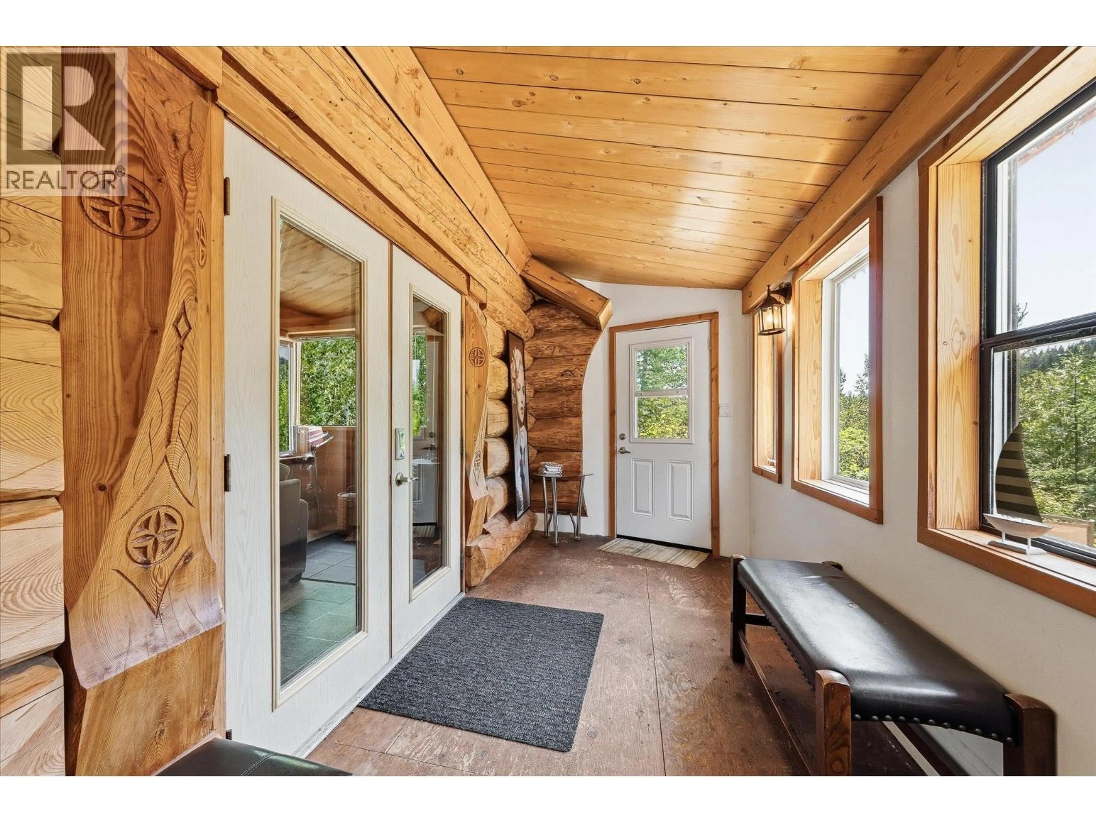 Indoor entryway for 1230 PHILPOTT ROAD, Kelowna British Columbia V1P1J7