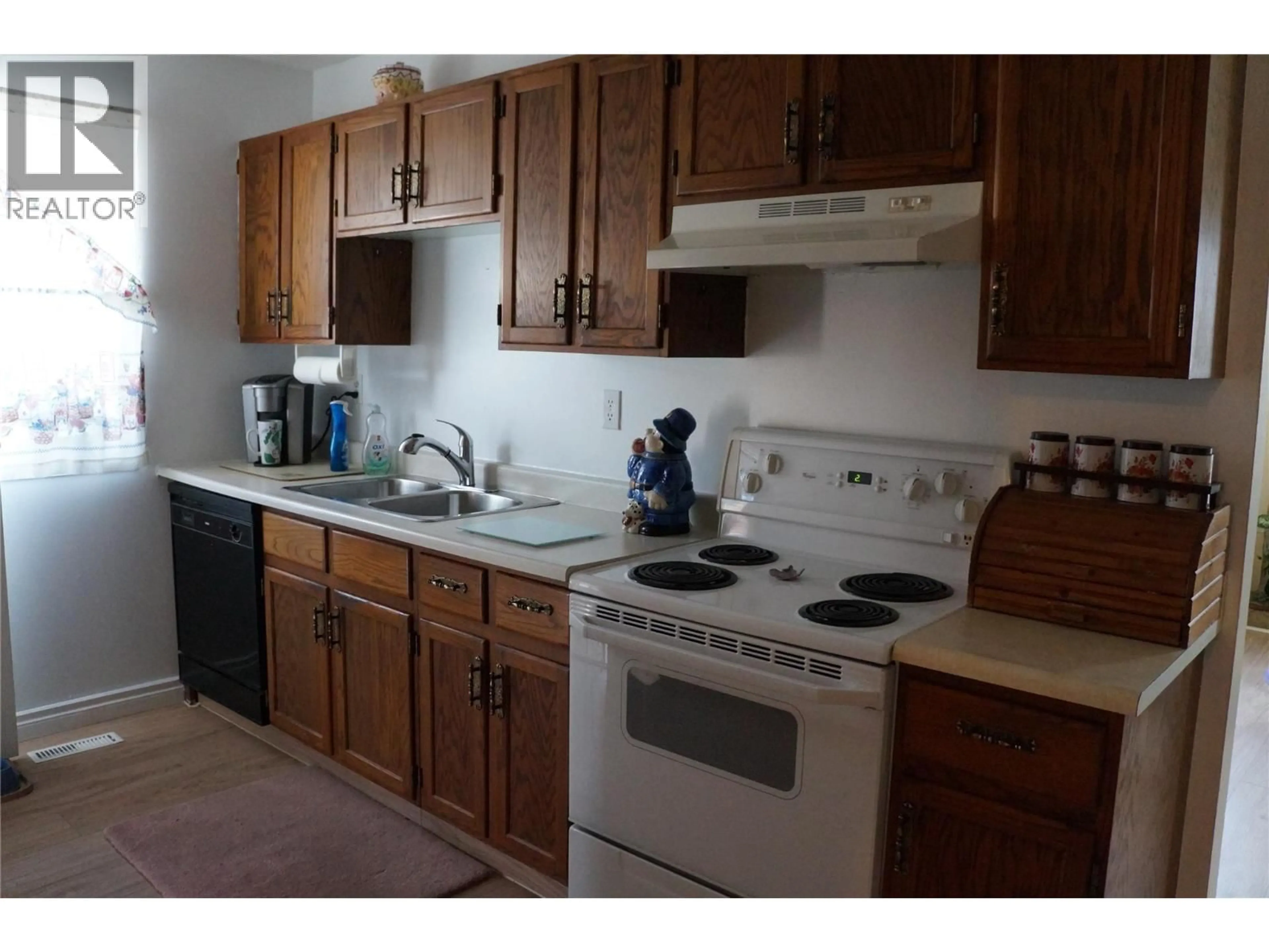 Standard kitchen, ceramic/tile floor for 1243 PINYON ROAD, Sparwood British Columbia V0B2G2
