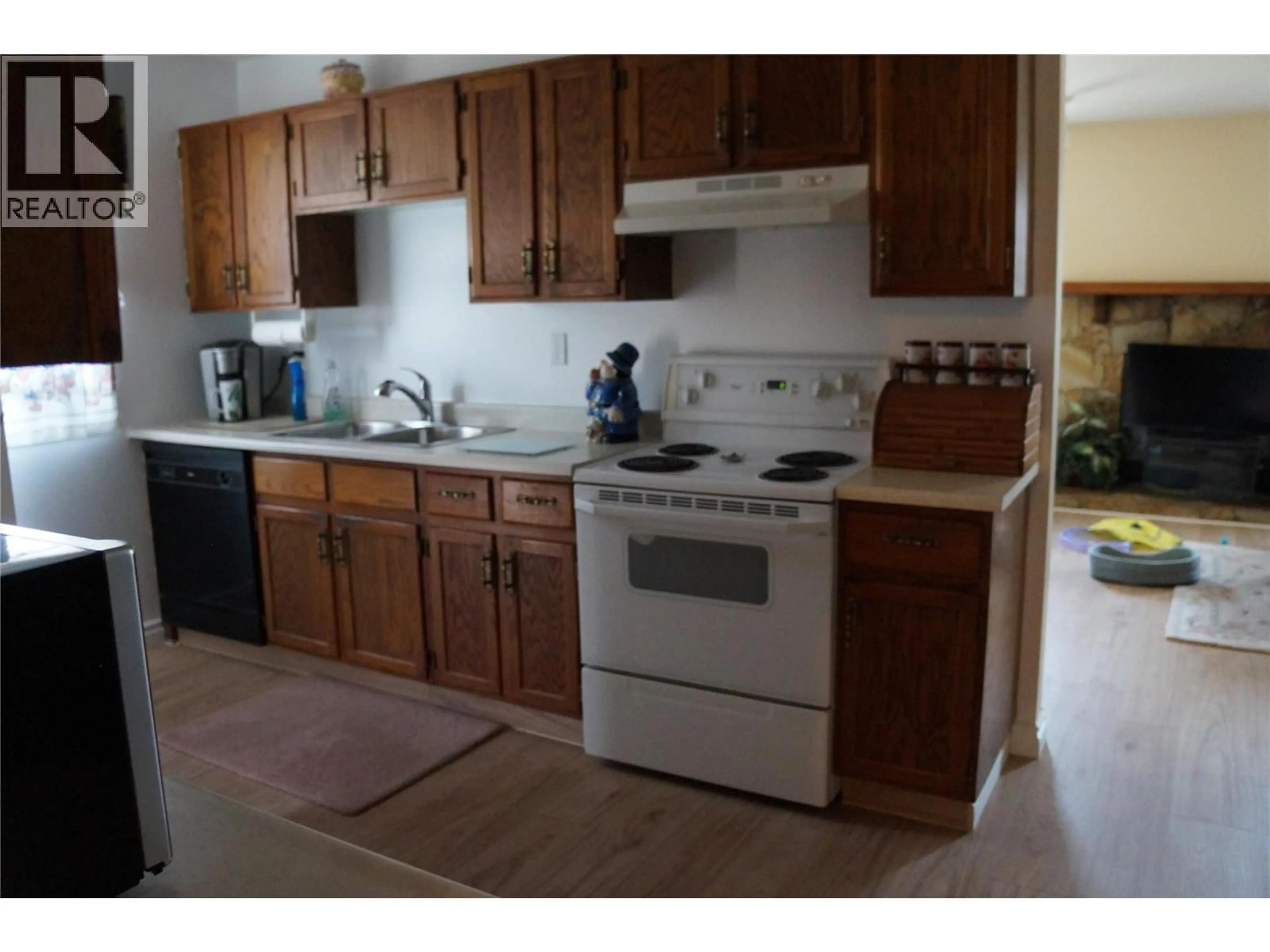 Standard kitchen, ceramic/tile floor for 1243 PINYON ROAD, Sparwood British Columbia V0B2G2