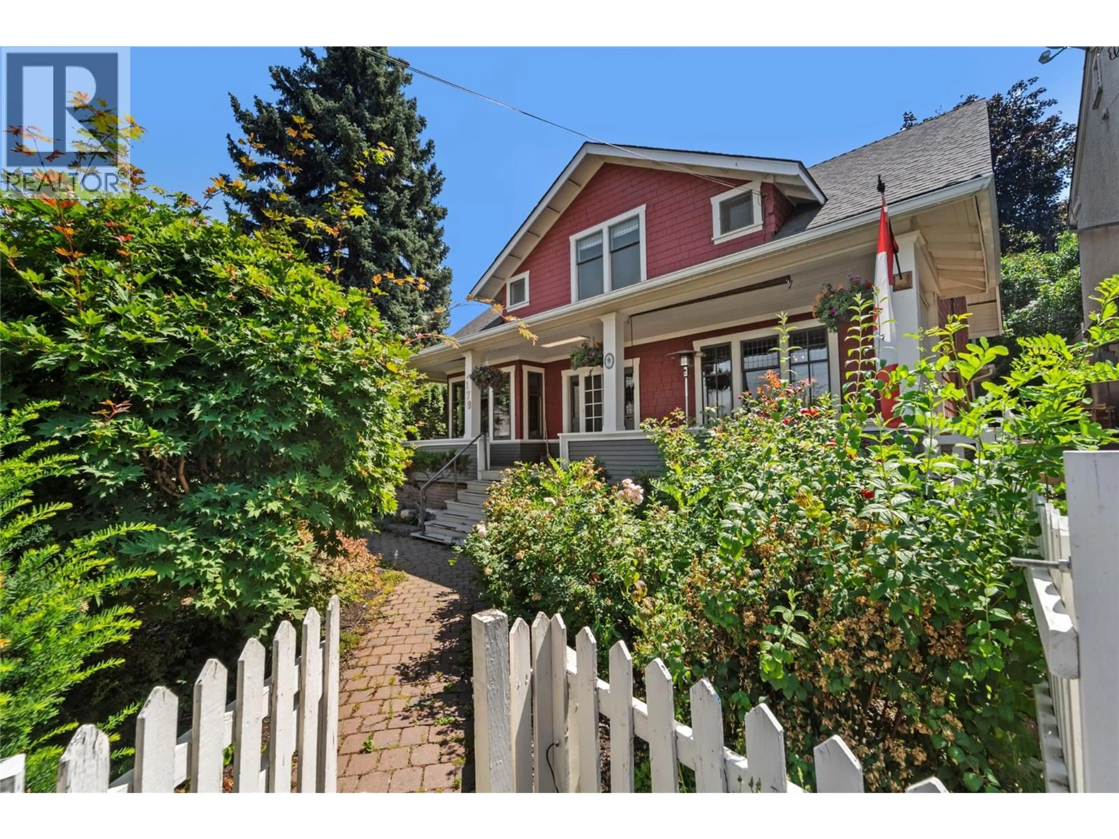 A pic from outside/outdoor area/front of a property/back of a property/a pic from drone, street for 179 BATTLE ST W STREET, Kamloops British Columbia V2C1G8