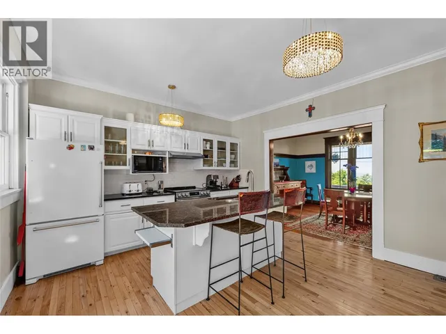 179 BATTLE ST W STREET, Kamloops 3