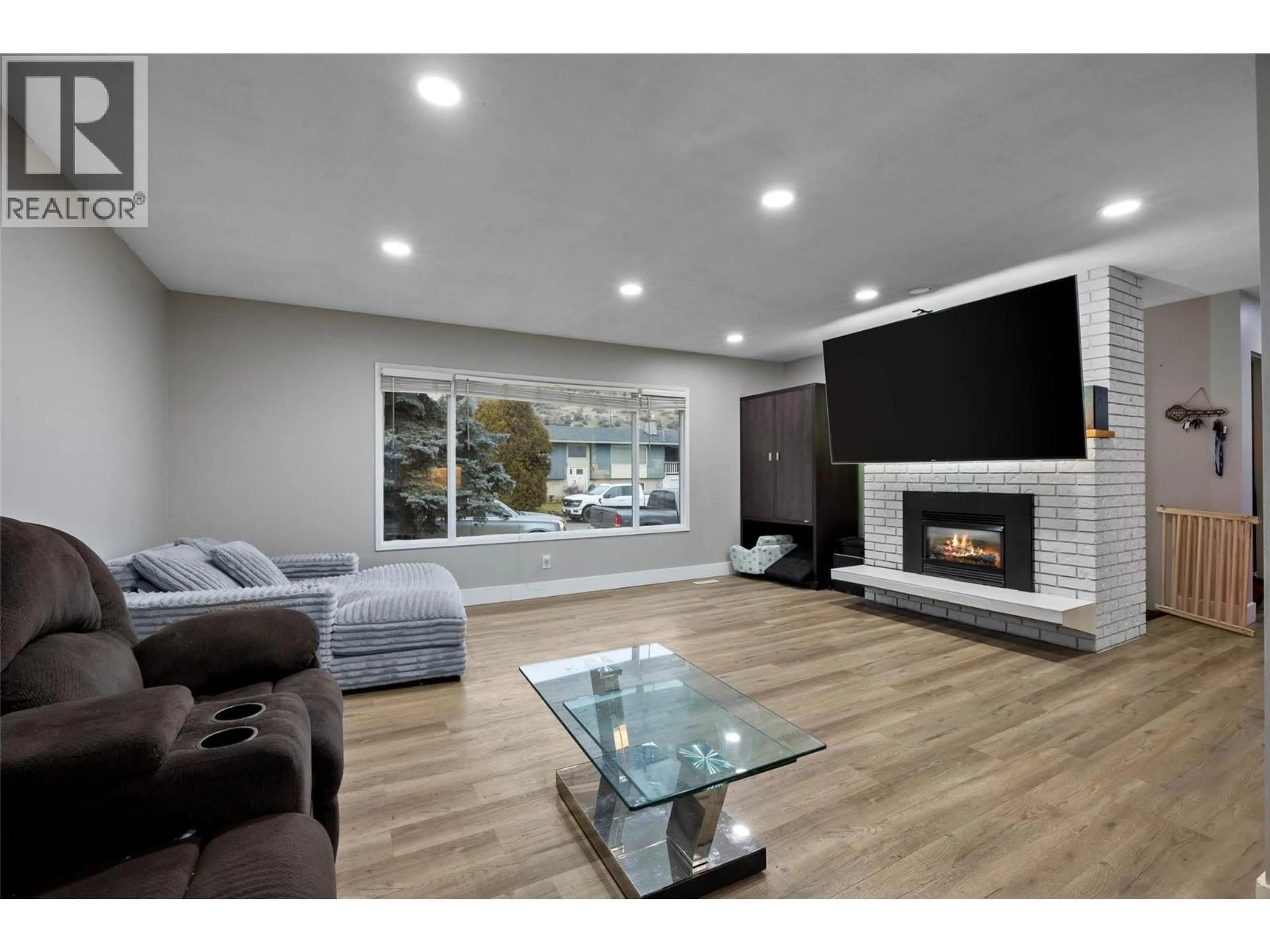 Living room with furniture, wood/laminate floor for 1754 SHERIDAN DRIVE, Kamloops British Columbia V2B6A9