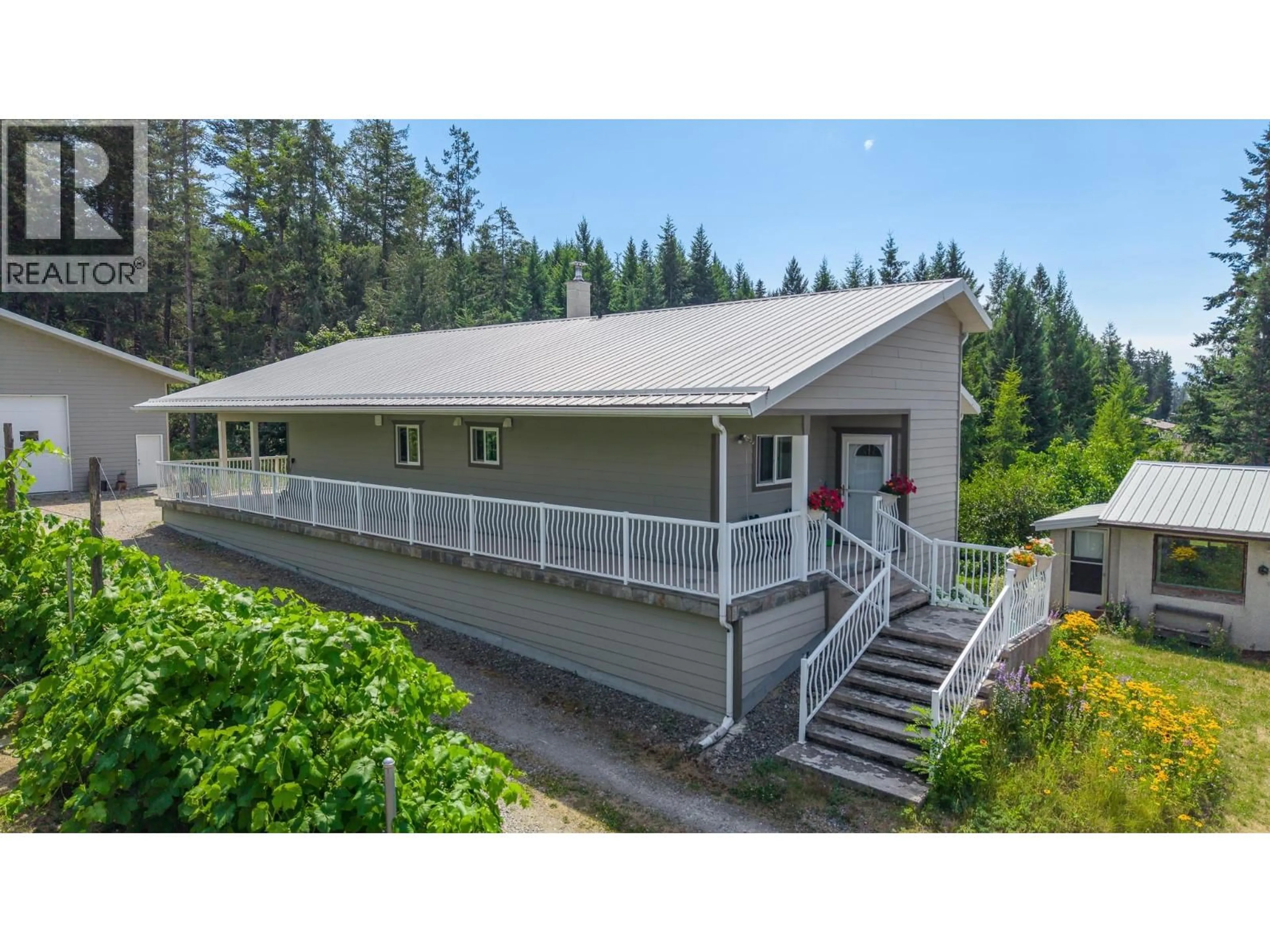 A pic from outside/outdoor area/front of a property/back of a property/a pic from drone, unknown for 830 16TH AVENUE SOUTH, Creston British Columbia V0B1G3
