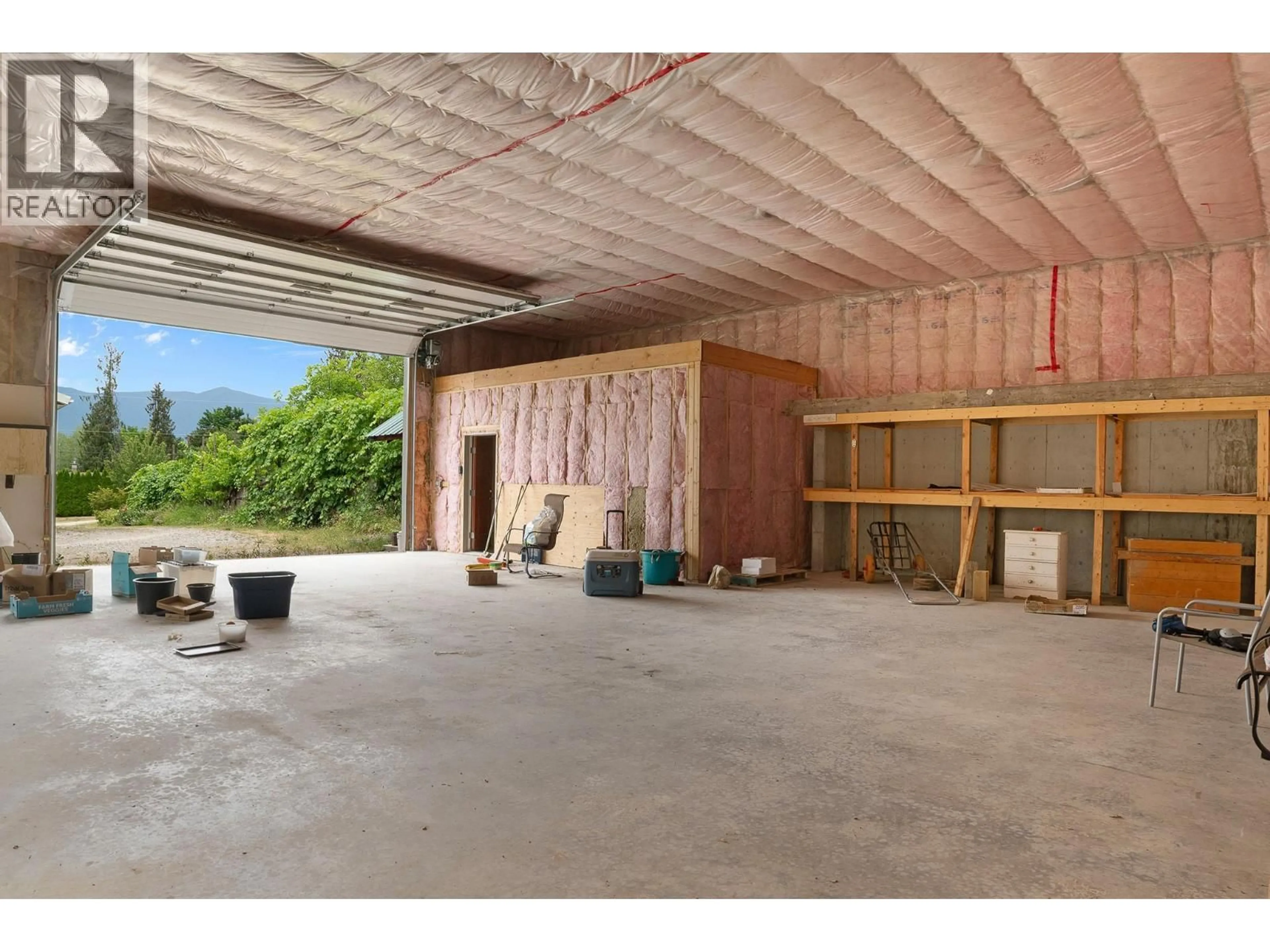 Indoor garage for 830 16TH AVENUE SOUTH, Creston British Columbia V0B1G3